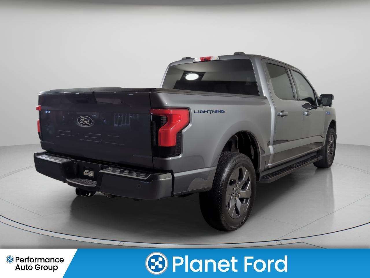 2025 Ford F-150 Lightning Flash Extended Range 20s Pro power on board 9.6 KW — снимка 1