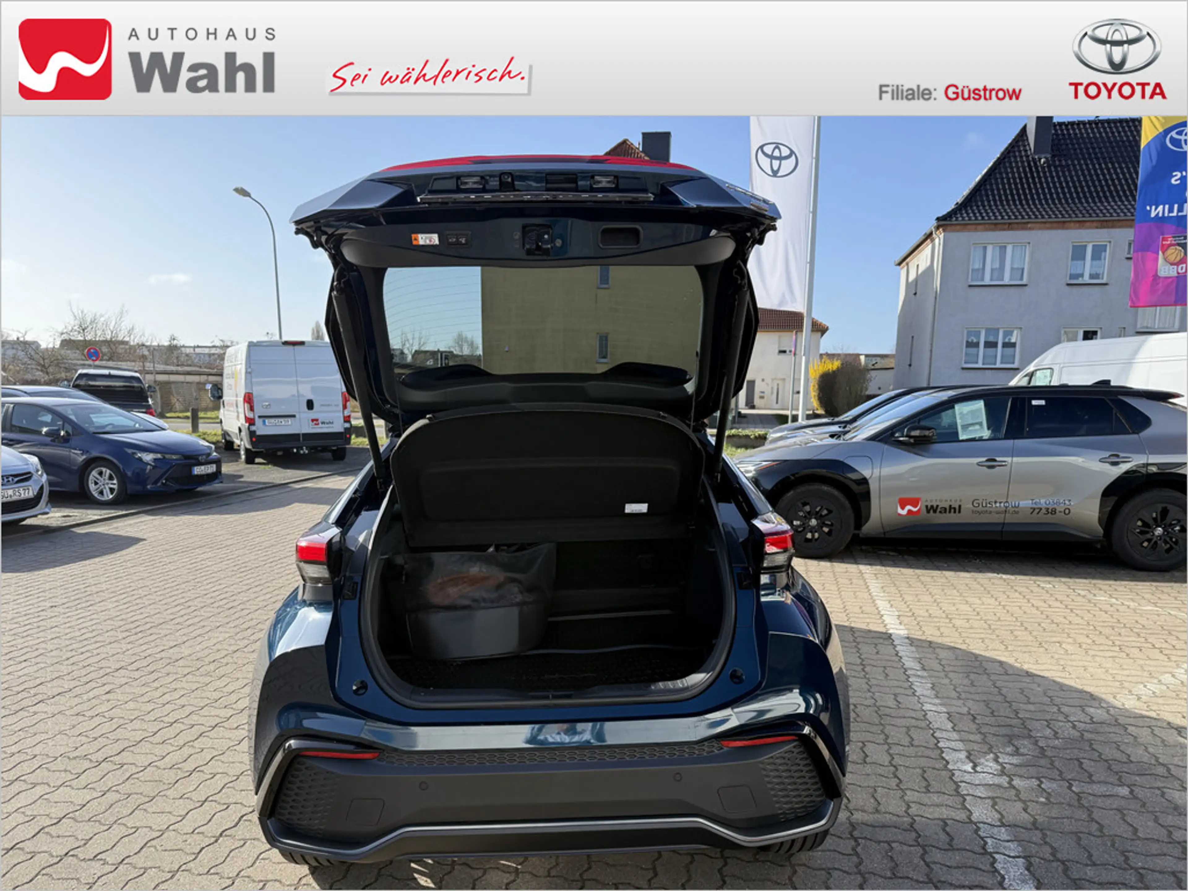 Toyota C-HR 2.0 Plug-In Hybrid FWD GR Sport — photo 11