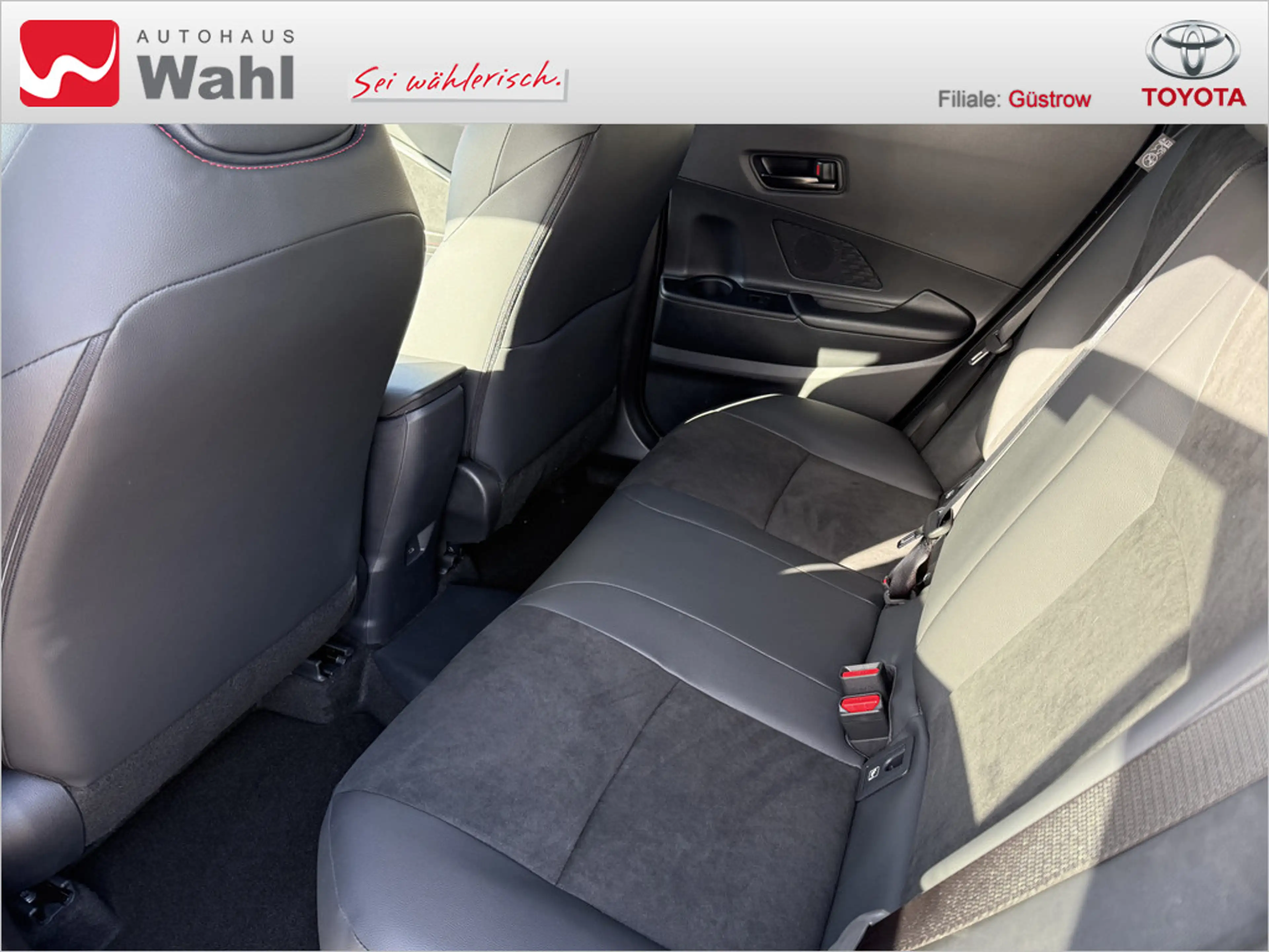 Toyota C-HR 2.0 Plug-In Hybrid FWD GR Sport — photo 12