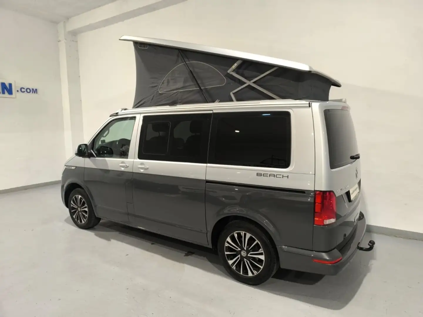 Volkswagen T6 California 2.0TDI BMT Beach Camper DSG 110kW Plateado - 2