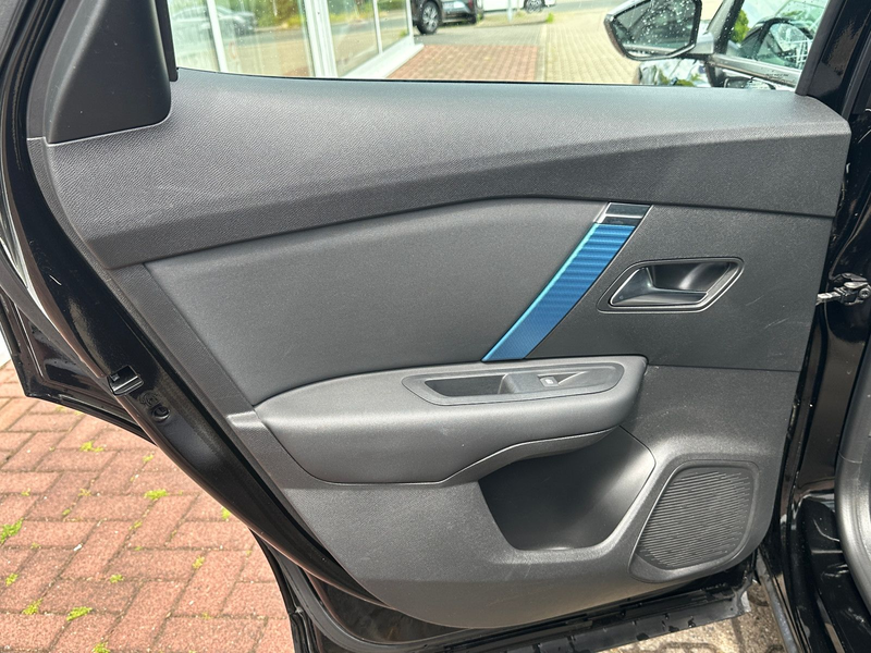 Citroen C4 ë-C4 Feel Pack 136 — photo 11