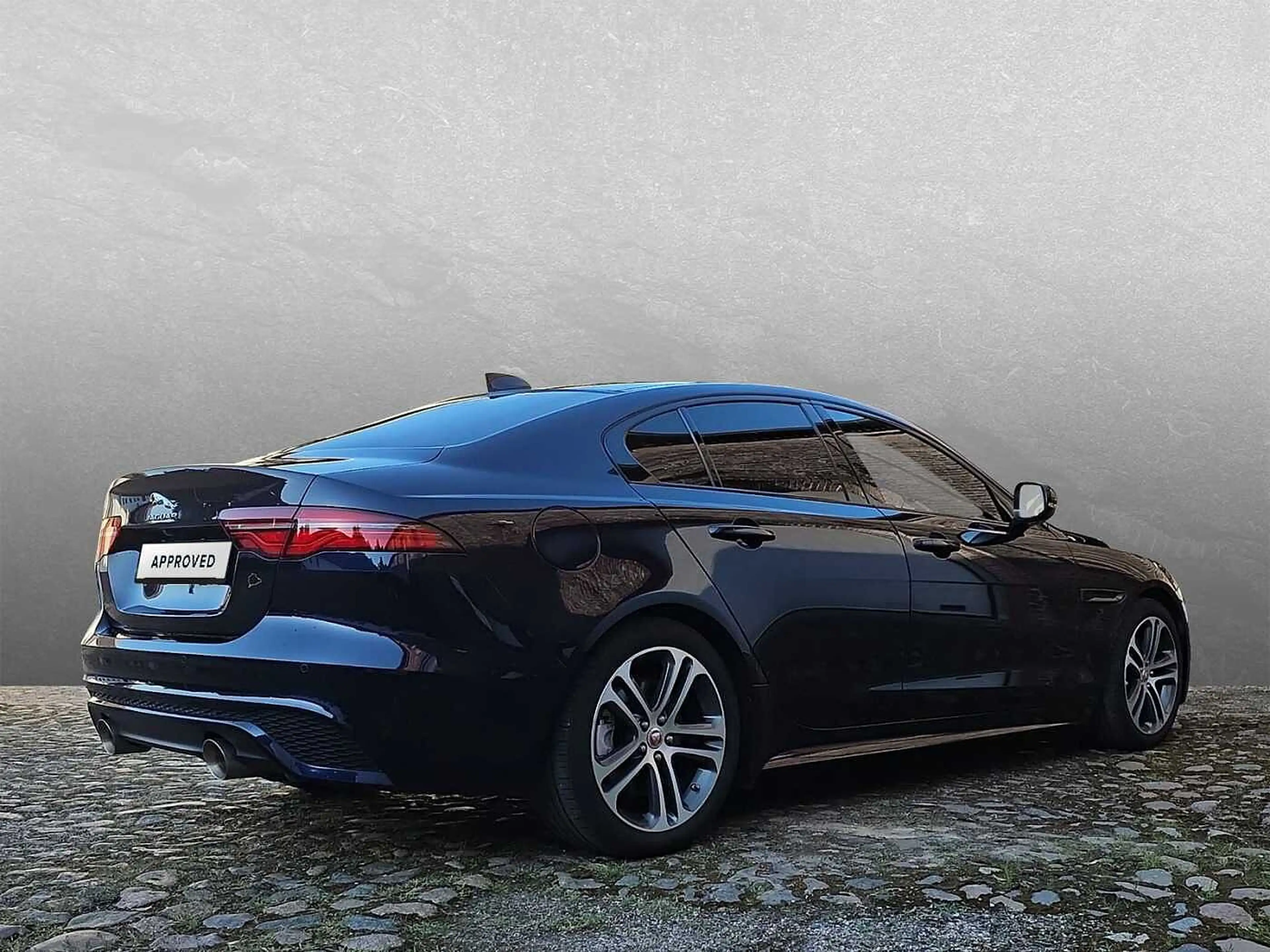 Jaguar XE P250 Aut. R-Dynamic S — photo 2
