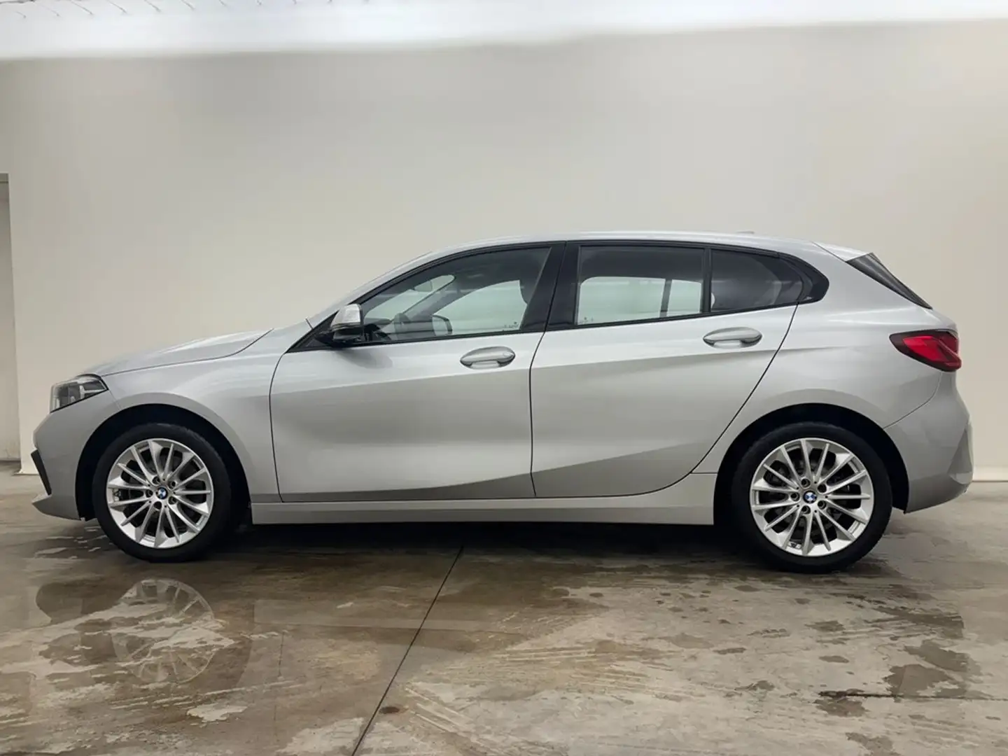 BMW 118 i AUT. GPS Dig.Airco Verw.Zetels Alu Argent - 2