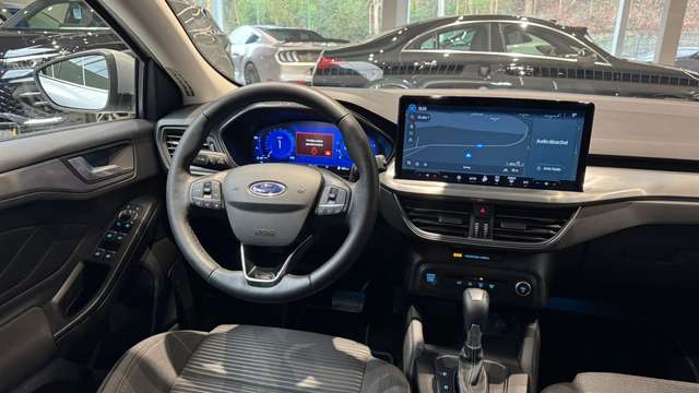 Ford Focus — photo 10