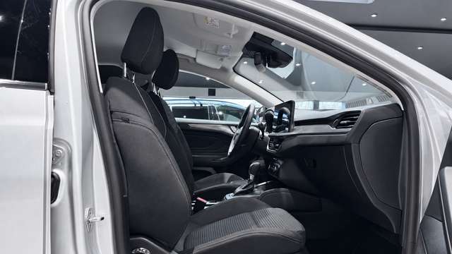 Ford Focus — photo 13
