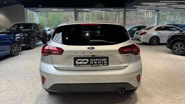 Ford Focus — photo 7