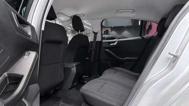 Ford Focus — photo 18