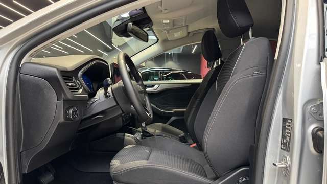 Ford Focus — photo 11