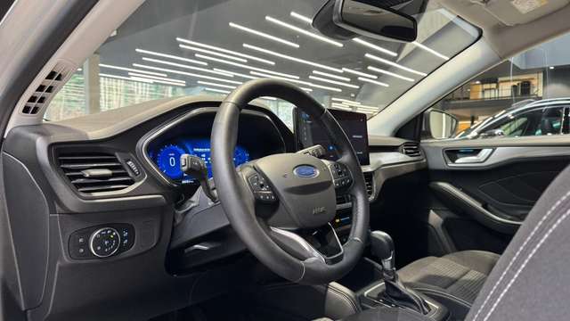 Ford Focus — photo 12