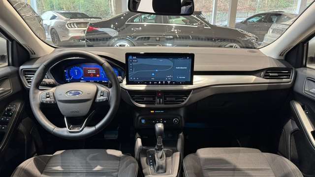 Ford Focus — photo 9