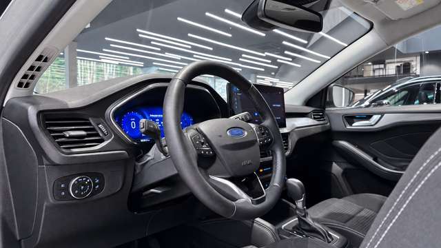 Ford Focus — photo 12
