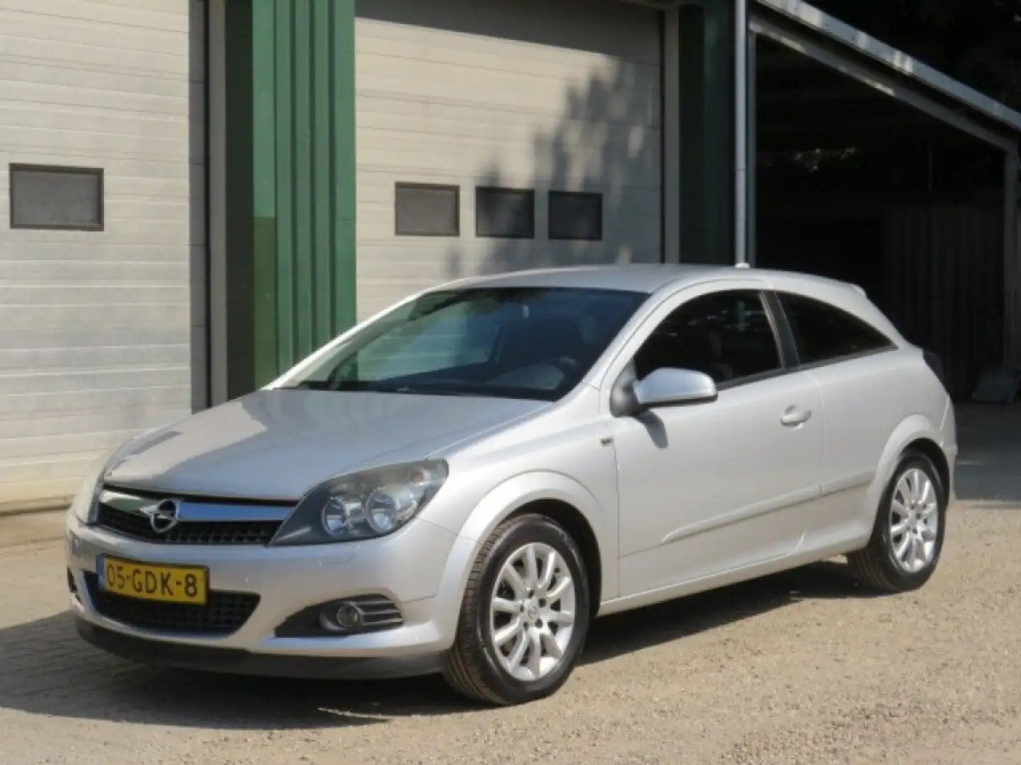 Opel Astra 1.6 Temptation Grijs - 2