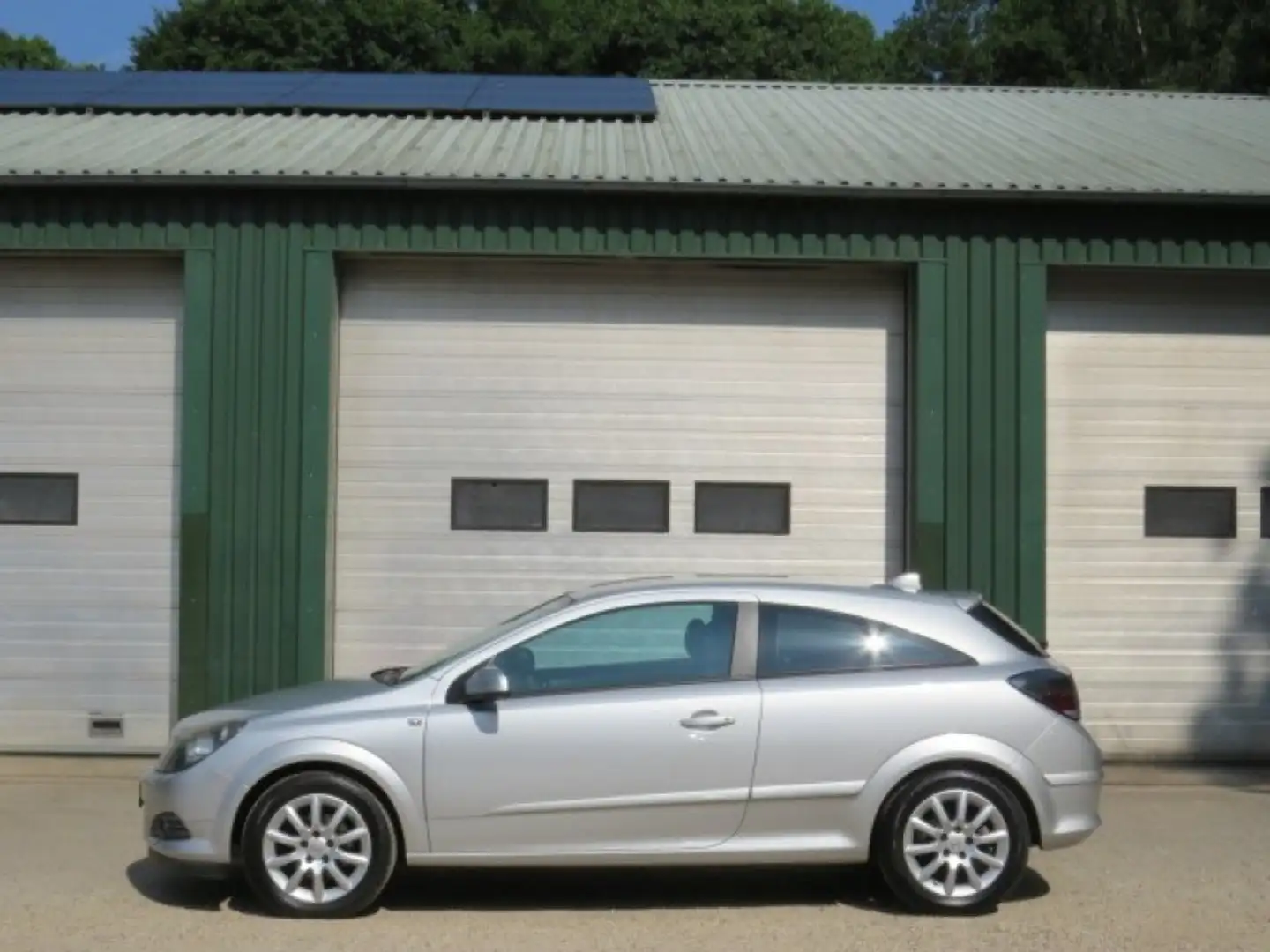 Opel Astra 1.6 Temptation Grijs - 1
