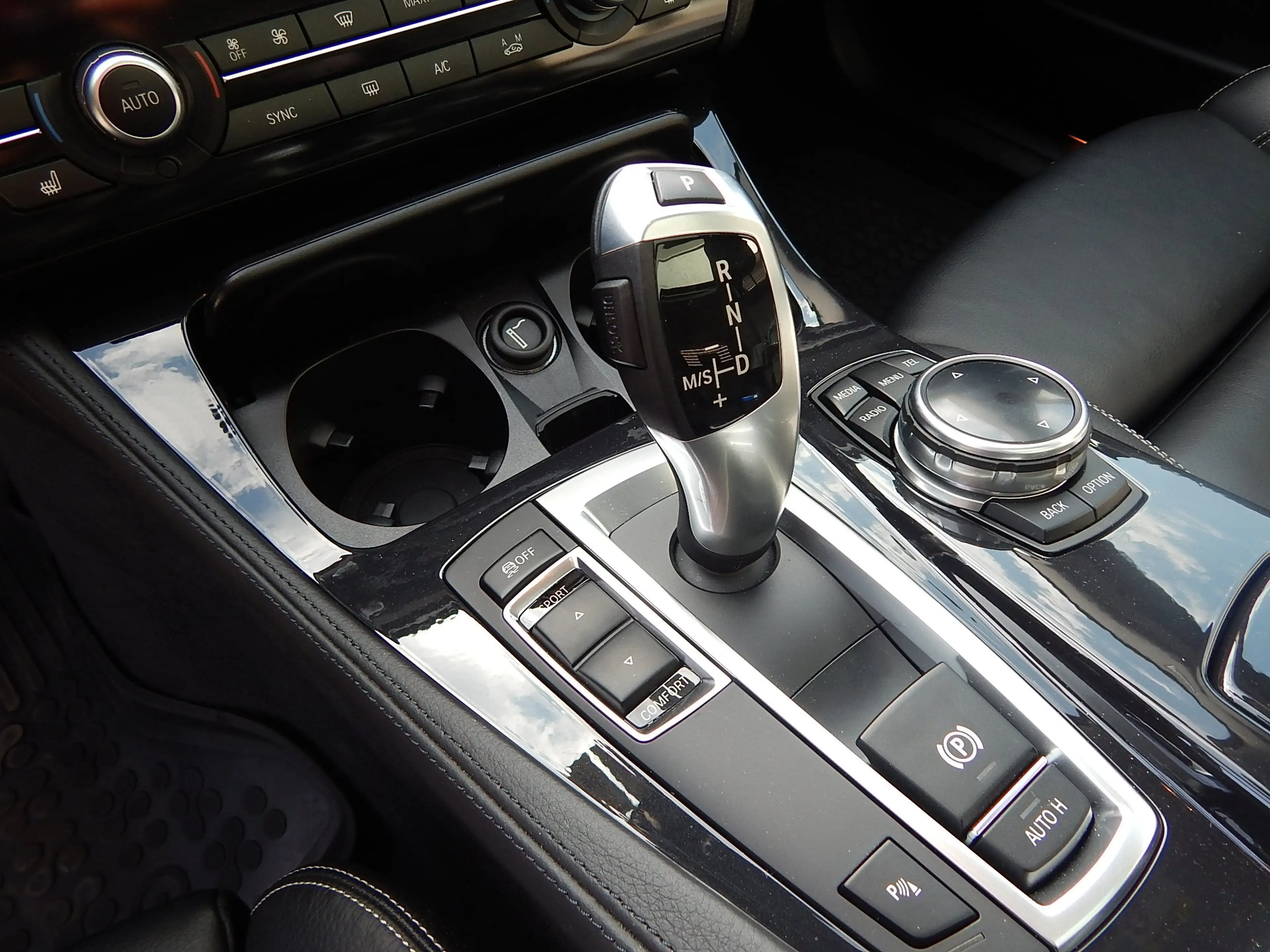 BMW 525 d Exclusive Pano Navi Prof. Klimaauto. Leder PDC — photo 8