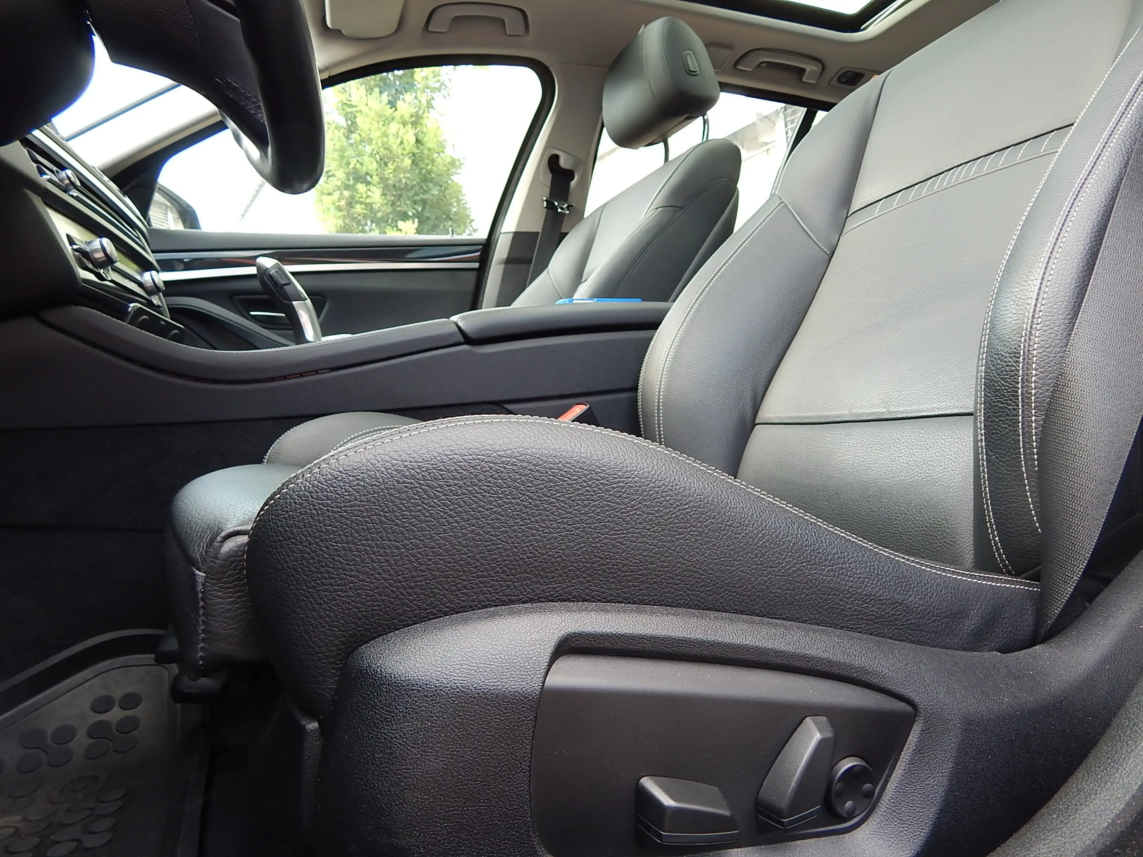 BMW 525 d Exclusive Pano Navi Prof. Klimaauto. Leder PDC — photo 10