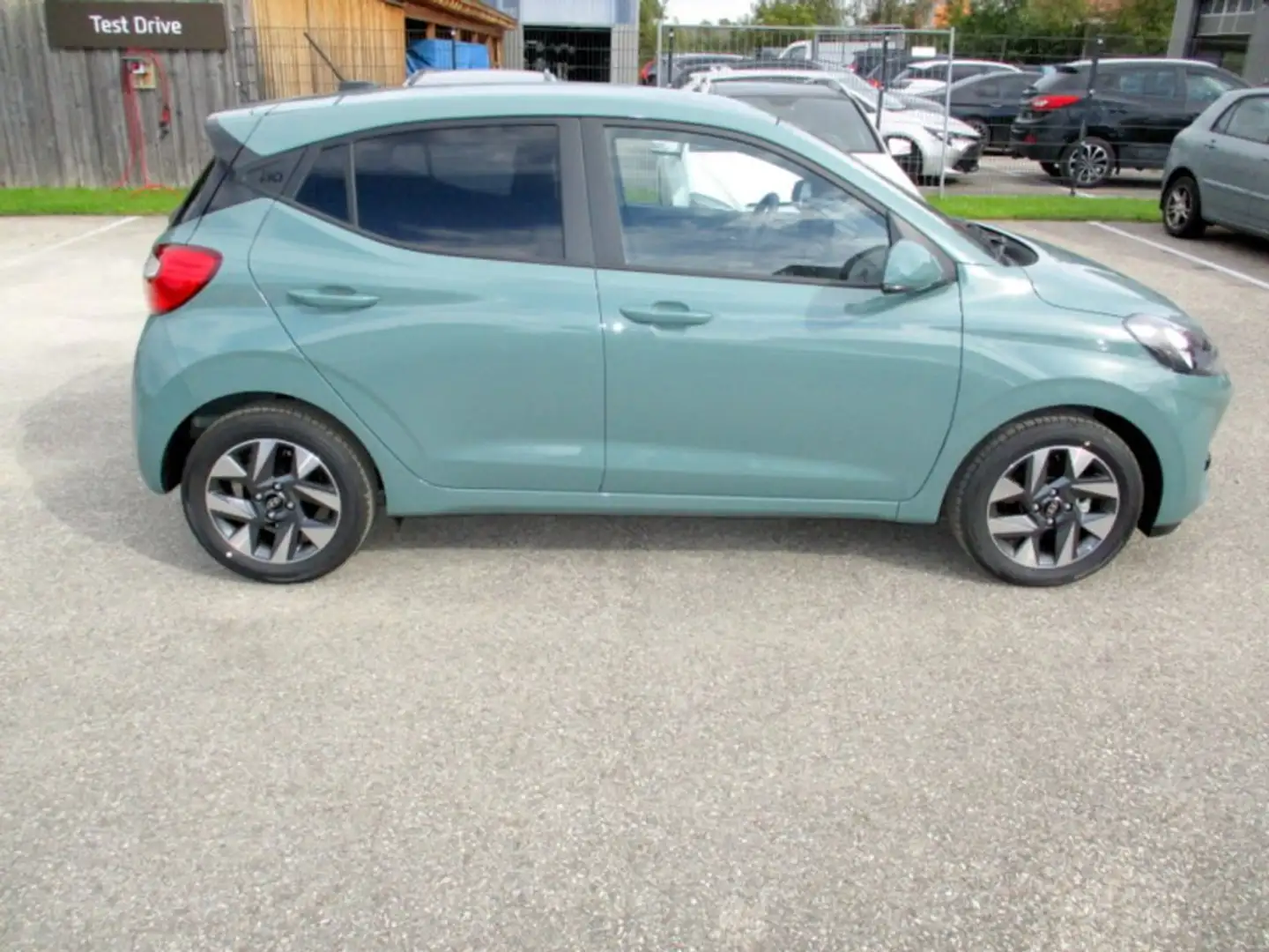 Hyundai i10 GO Plus 1,0 MT a5bu1 Grün - 2