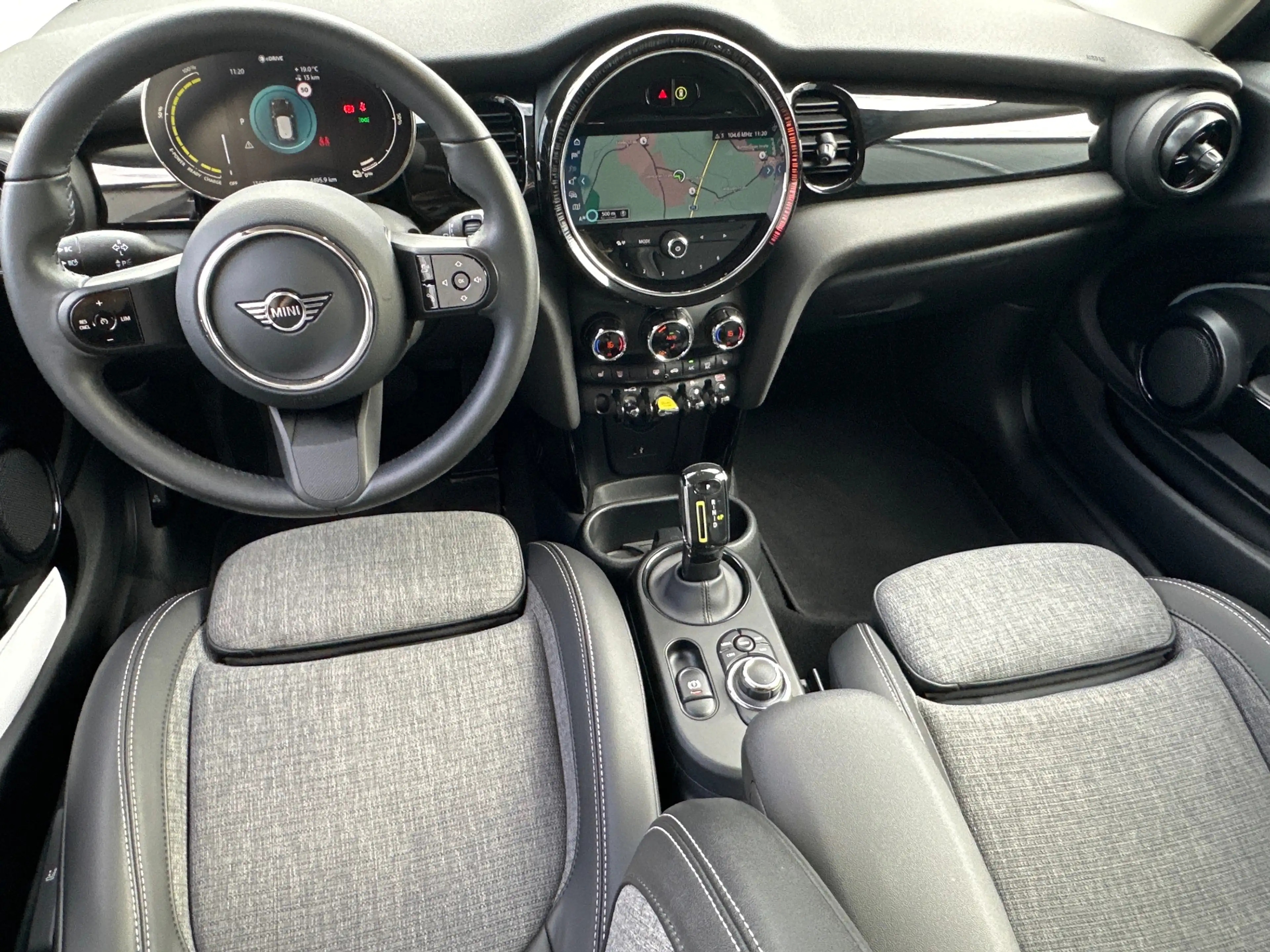 MINI Cooper SE Classic Trim NAV+LED+SHZ+KEYLESS+DRASSISTANT+1HD — photo 11