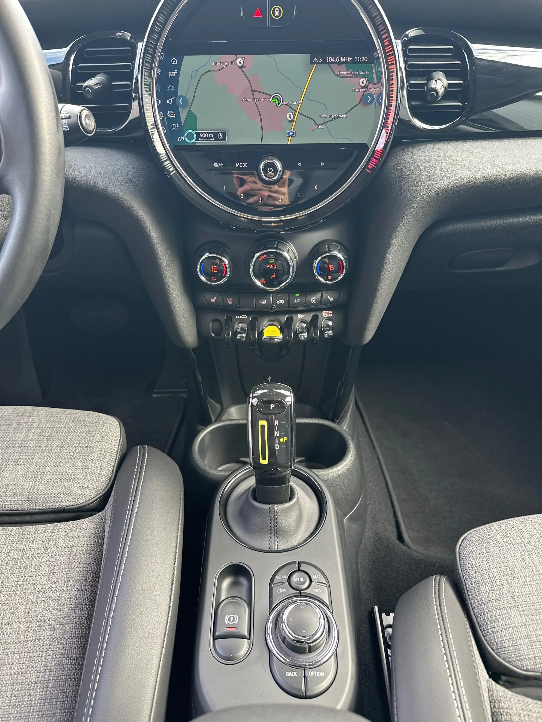 MINI Cooper SE Classic Trim NAV+LED+SHZ+KEYLESS+DRASSISTANT+1HD — photo 14