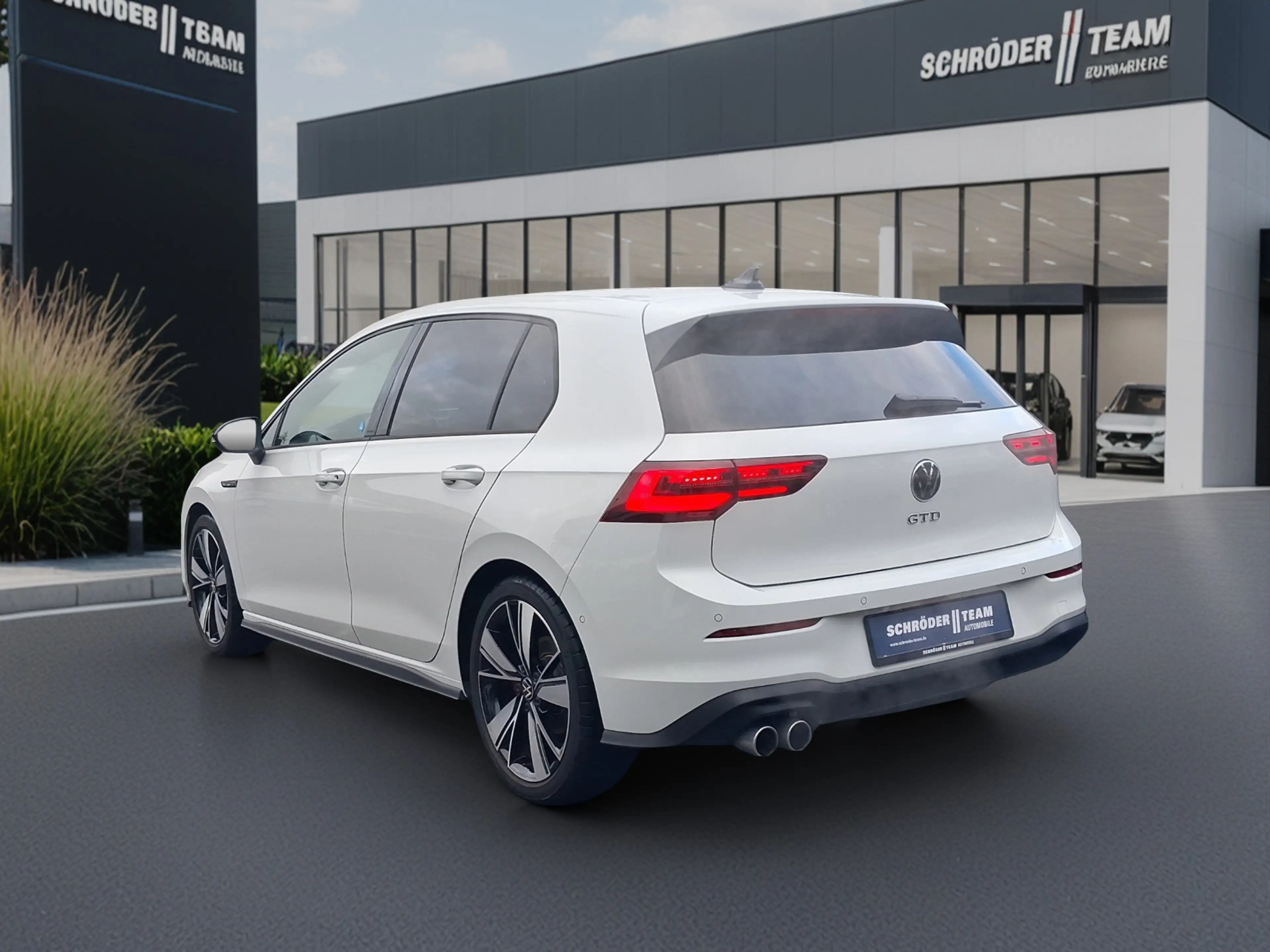 Volkswagen Golf GTD 2,0 l TDI SCR 147 kW (200 PS) 7-Gang-Doppelkupp... — photo 3