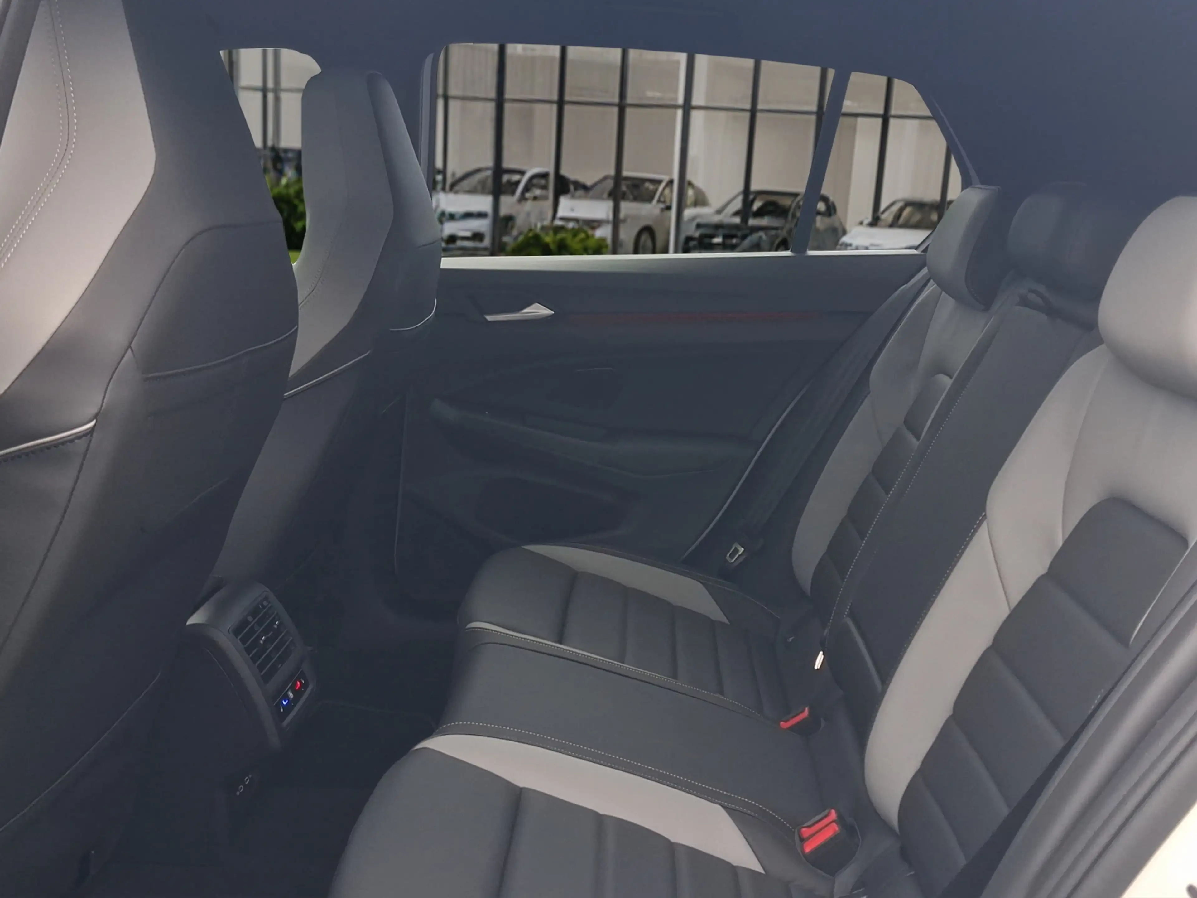 Volkswagen Golf GTD 2,0 l TDI SCR 147 kW (200 PS) 7-Gang-Doppelkupp... — photo 6