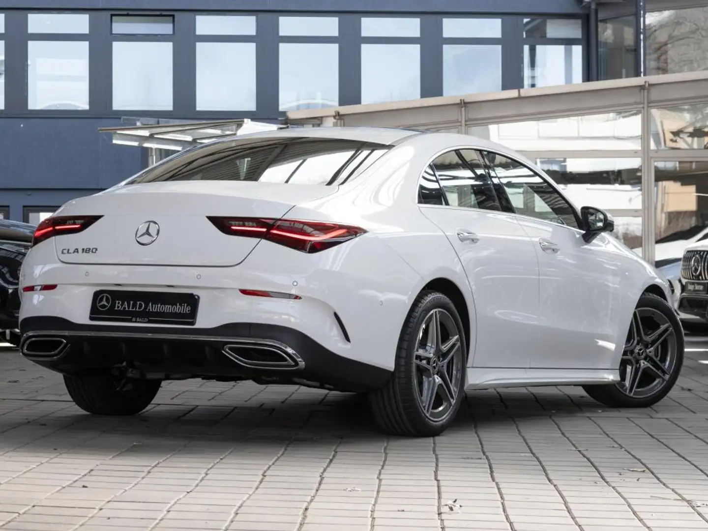 Mercedes-Benz CLA 180 AMG-Advanced+/ILS/Pano/360/Totw/Distr/18 Weiß - 2
