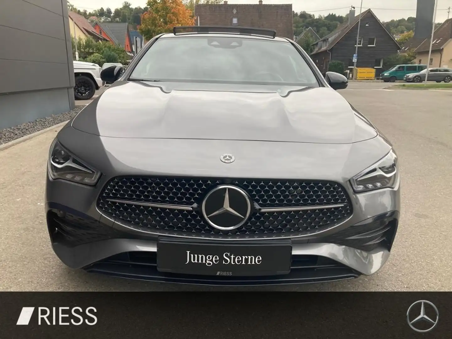 Mercedes-Benz CLA 200 SB AMG PREMIUM PANO NIGHT KEYLESS DISTRO Grau - 2
