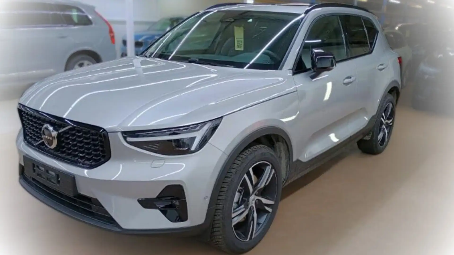 Volvo XC40 B4 P. Dark PILOT LEDER PIXEL NAVI 360° PANO Silber - 1
