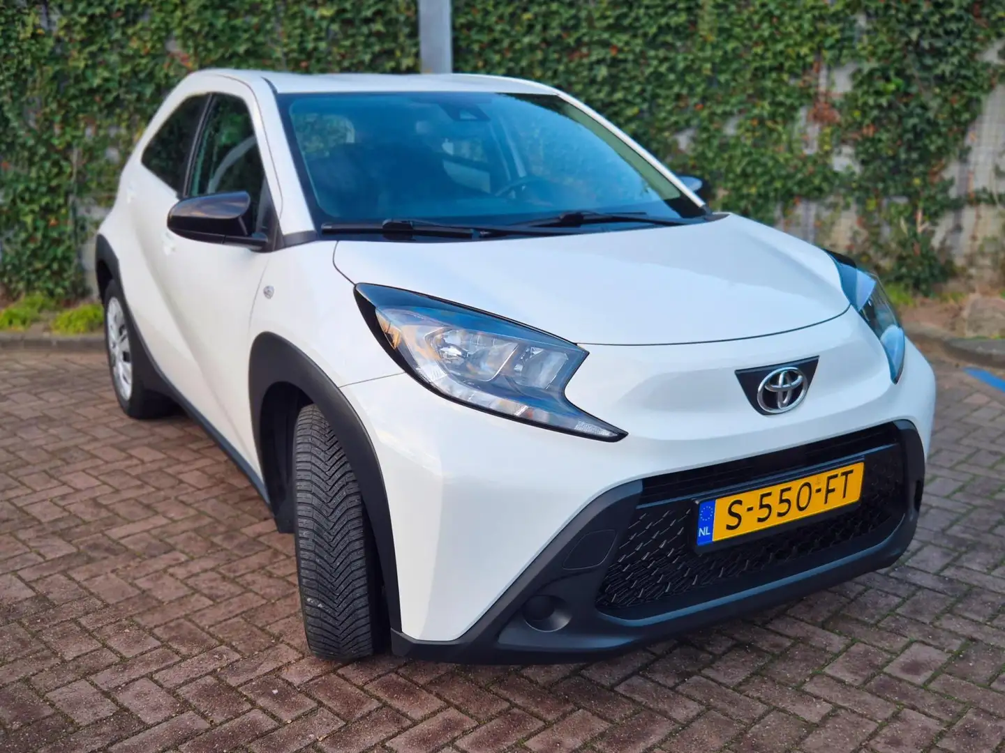 Toyota Aygo X 1.0 VVT-i MT Play Weiß - 1