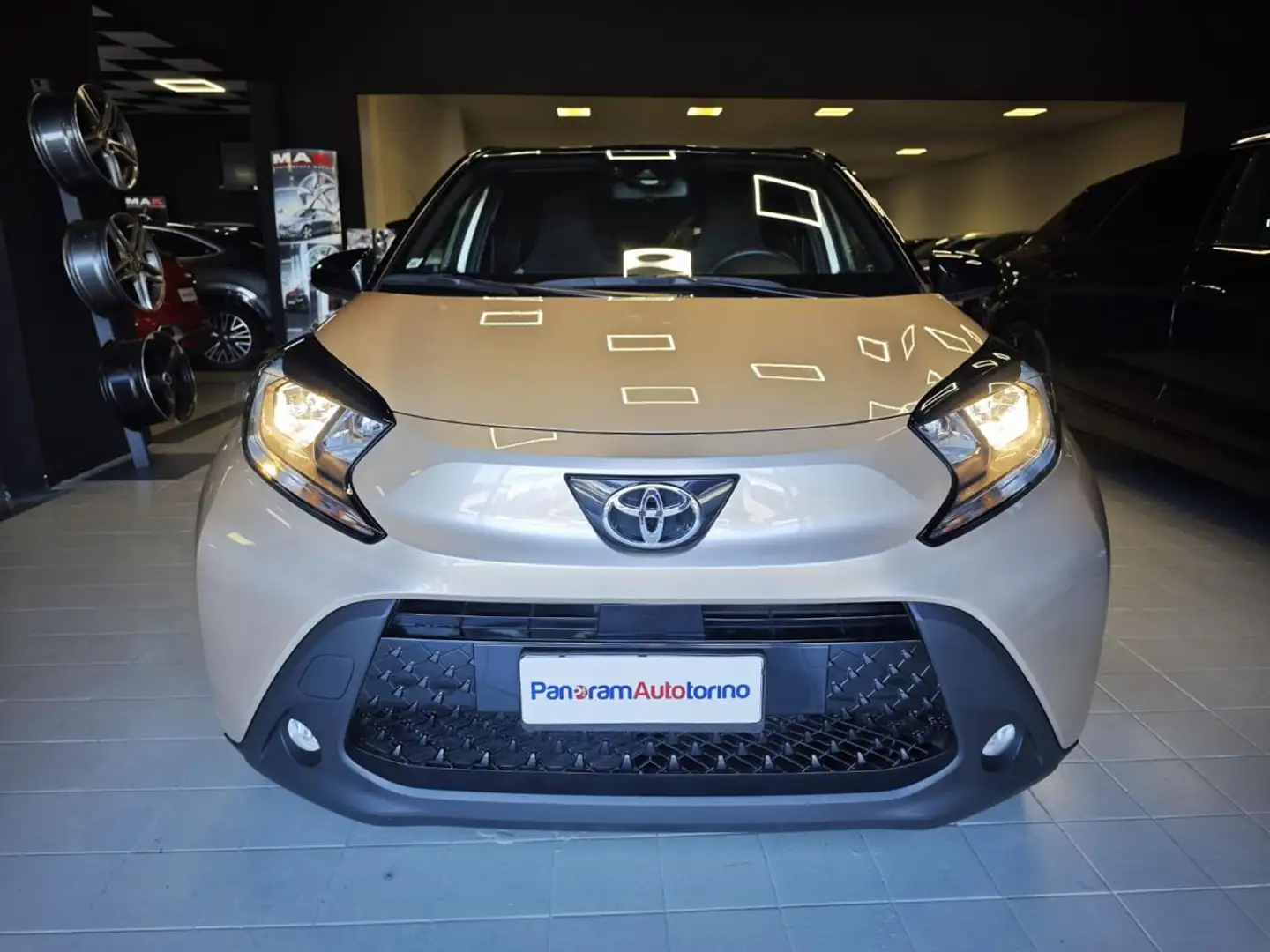 Toyota Aygo X 1.0 VVT-i 72 CV 5 porte Trend Beige - 2