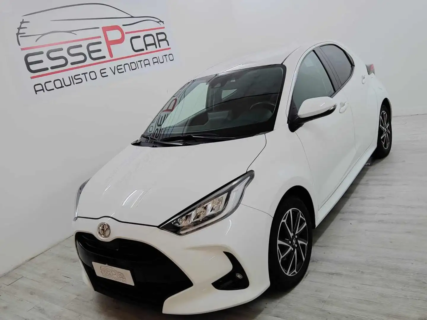 Toyota Yaris 1.5  5 porte Dynamic 30.000 KM Bianco - 1