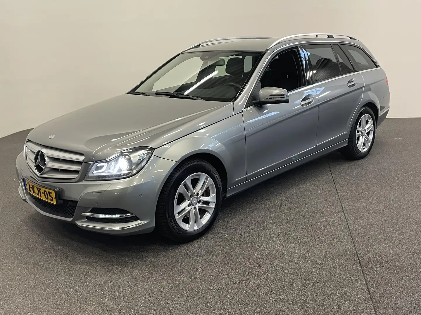 Mercedes-Benz C 180 Estate Ambition Avantgarde Automaat Navigatie Xeno Grijs - 2