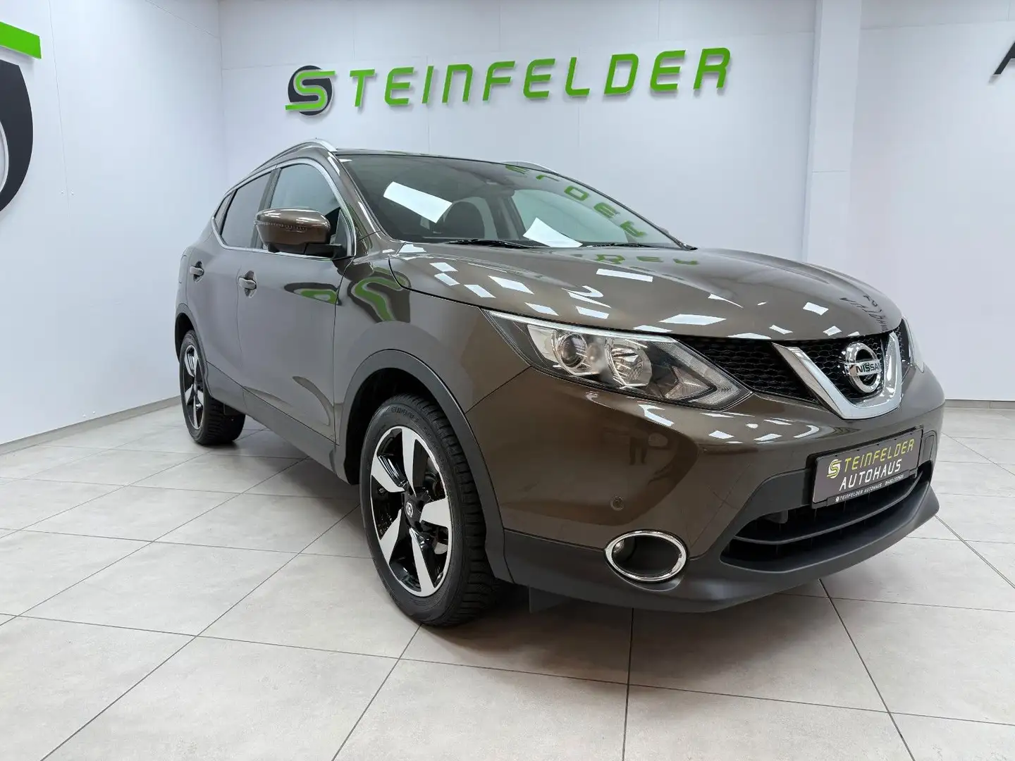 Nissan Qashqai 1.6/360° KAMERA/PANORAMA/NAVI/TEMPOMAT Braun - 2