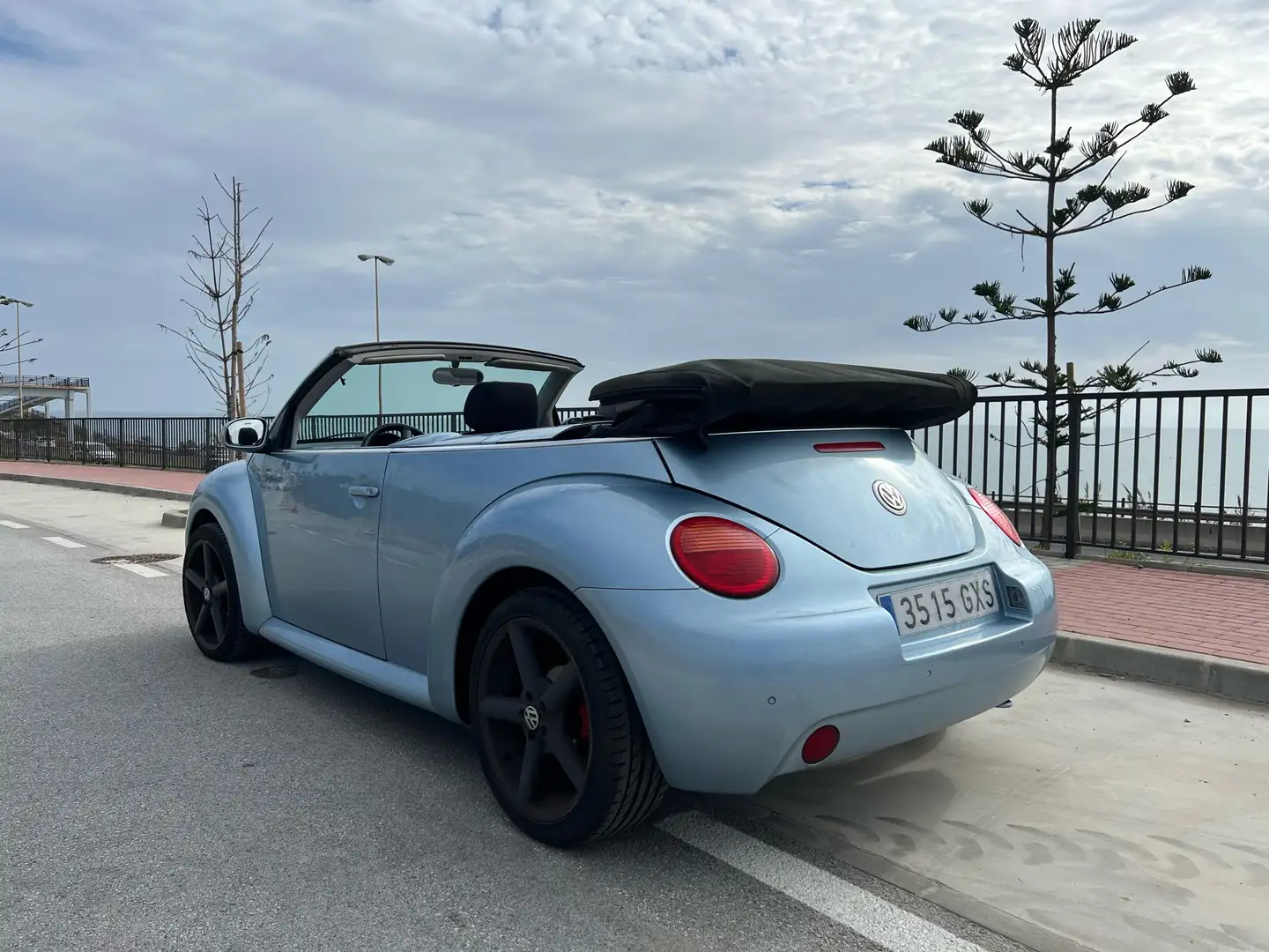 Volkswagen New Beetle - 2
