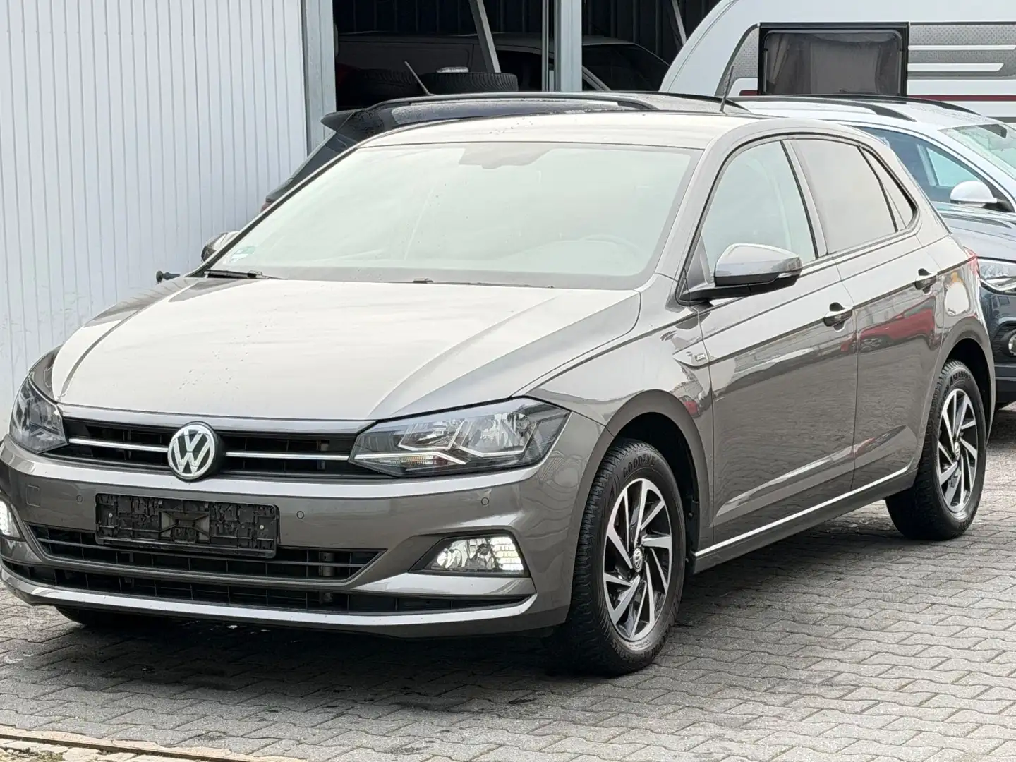 Volkswagen Polo 1.0 TSI Automatik Klimaauto PDC SHZ Grau - 1
