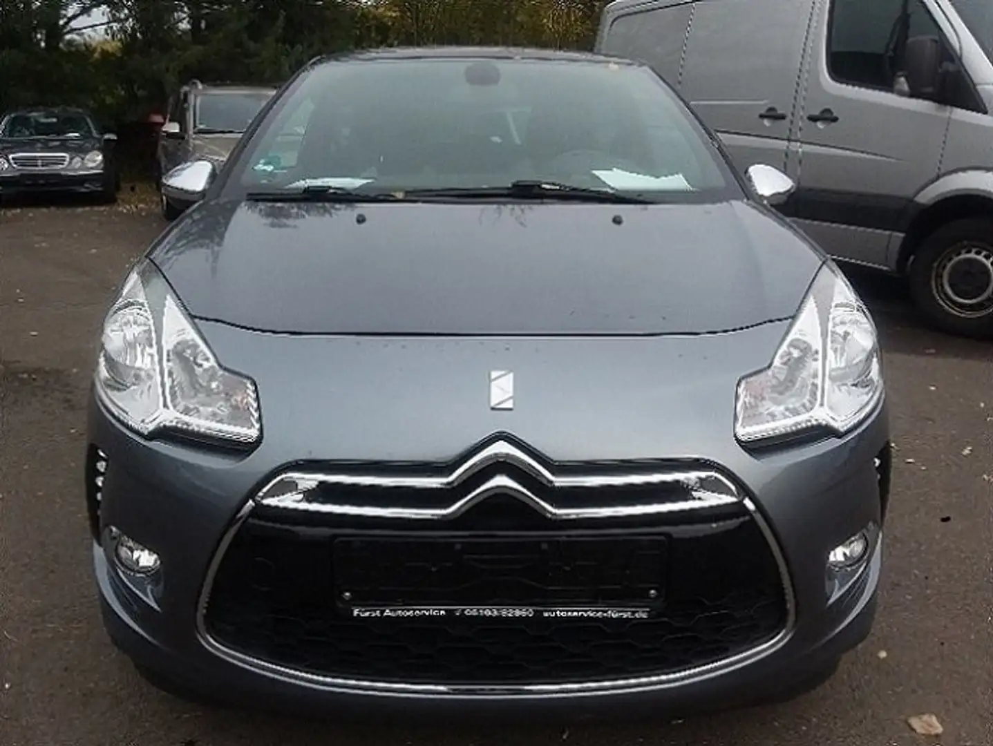 Citroen DS3 THP 150 SportChic Grau - 1