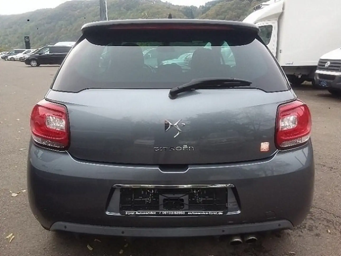 Citroen DS3 THP 150 SportChic Grau - 2