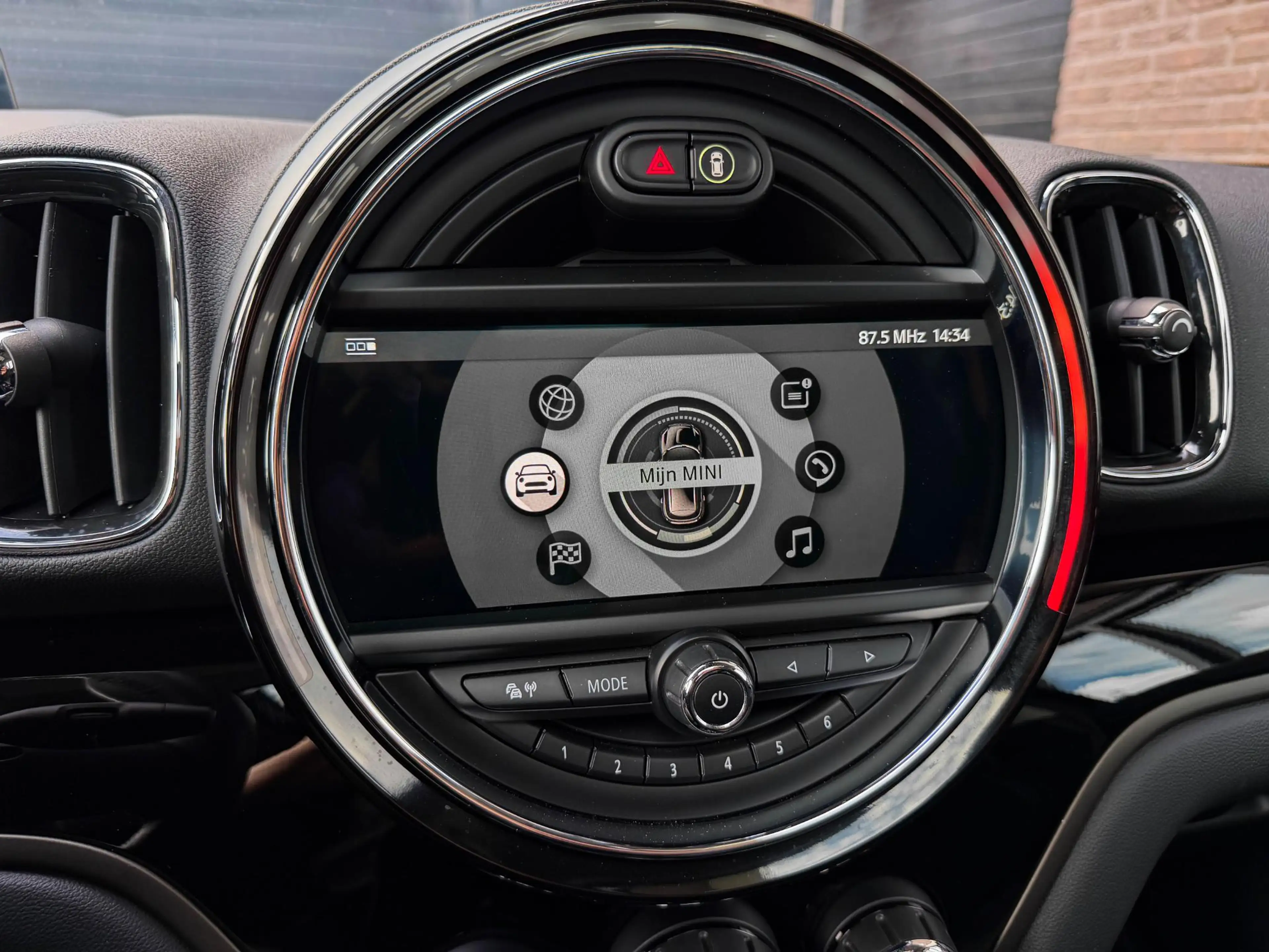 MINI Cooper SE Countryman Mini 1.5 ALL4 Chili | All Black | Pano | 18"| HUD — photo 18