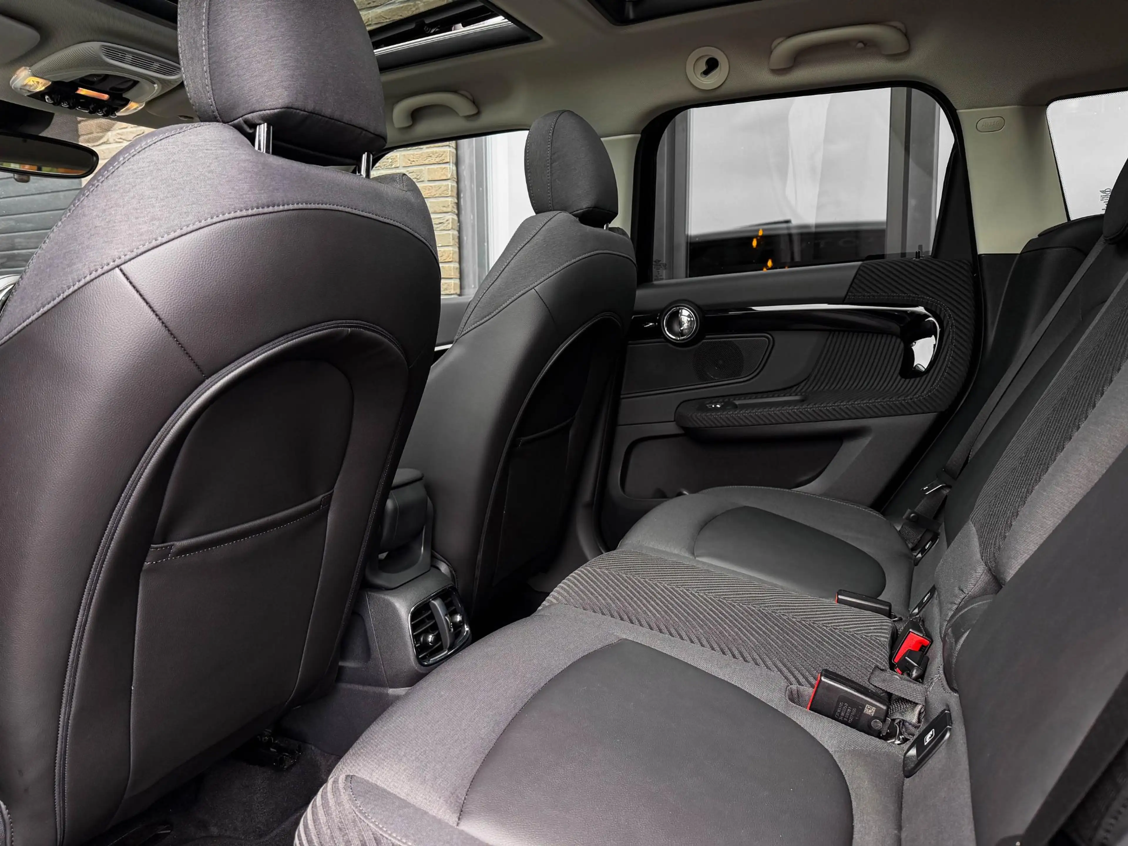 MINI Cooper SE Countryman Mini 1.5 ALL4 Chili | All Black | Pano | 18"| HUD — photo 29
