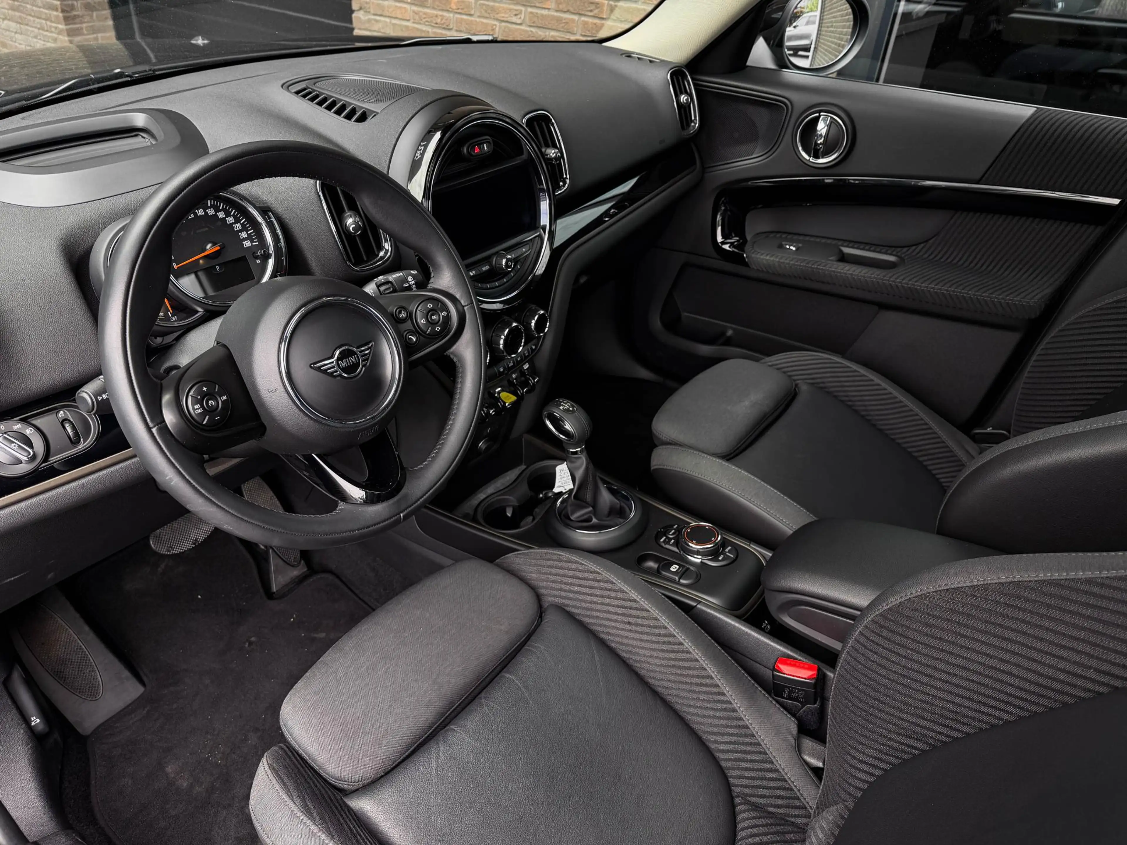 MINI Cooper SE Countryman Mini 1.5 ALL4 Chili | All Black | Pano | 18"| HUD — photo 9