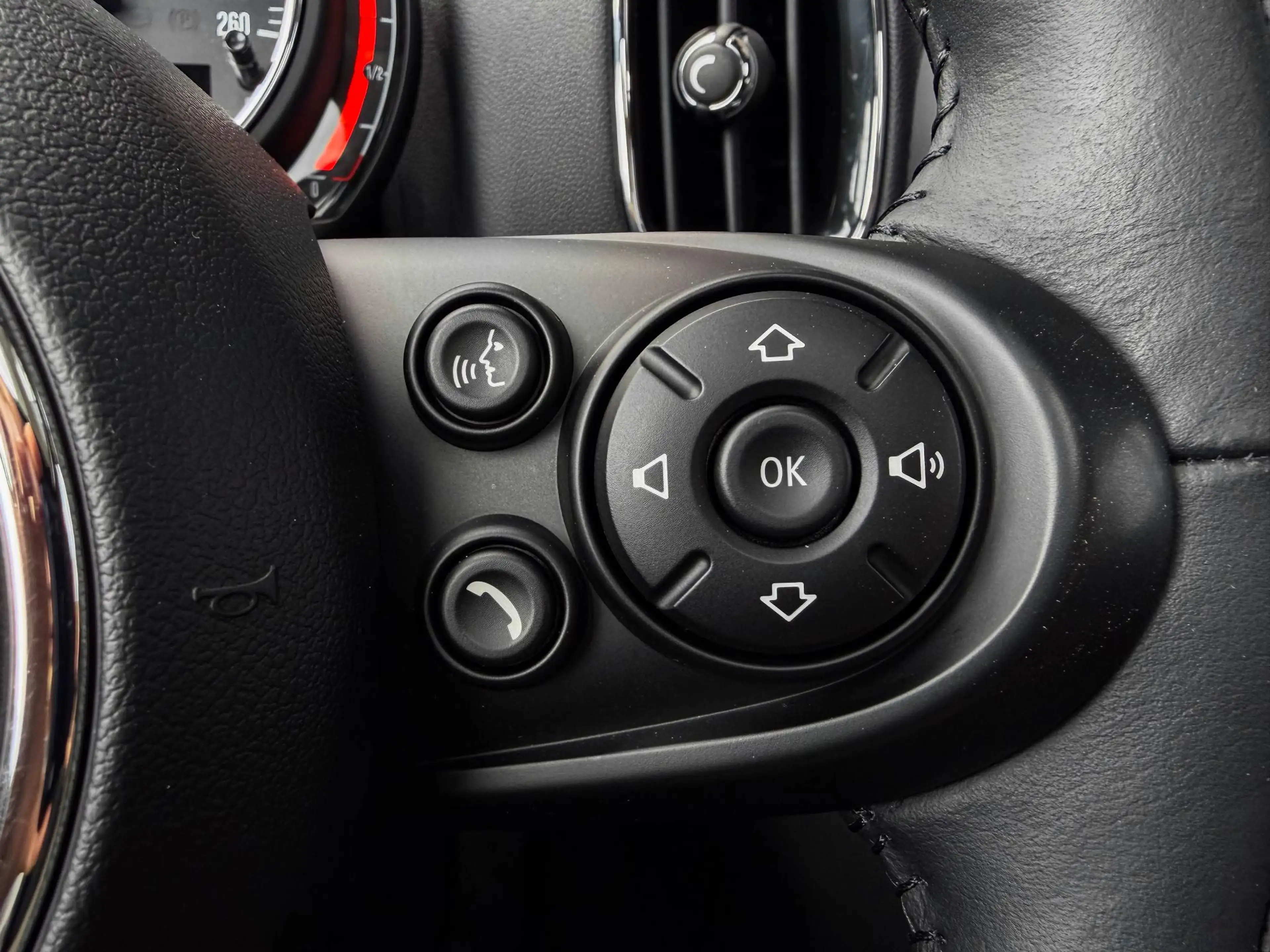 MINI Cooper SE Countryman Mini 1.5 ALL4 Chili | All Black | Pano | 18"| HUD — photo 27