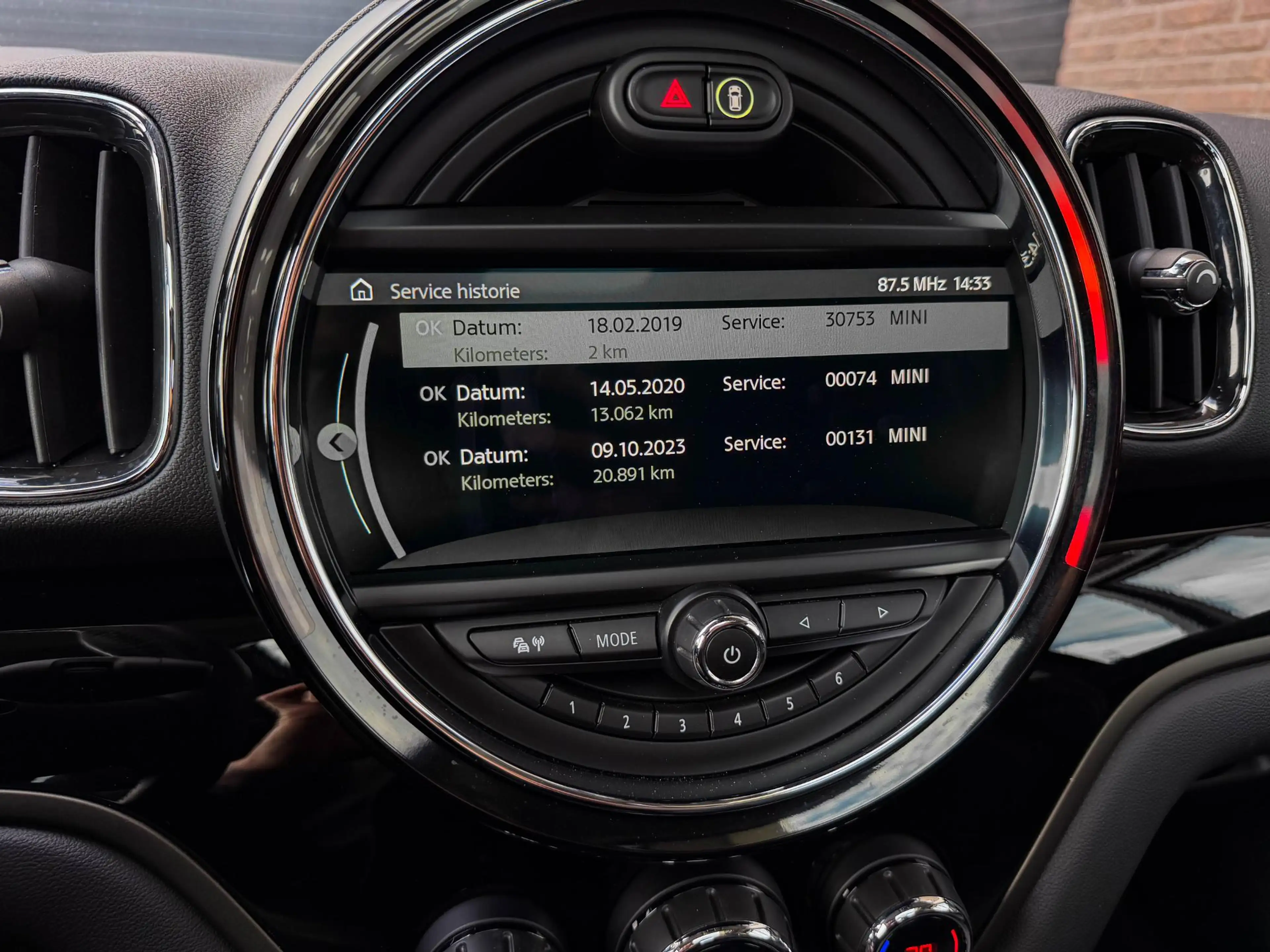MINI Cooper SE Countryman Mini 1.5 ALL4 Chili | All Black | Pano | 18"| HUD — photo 16