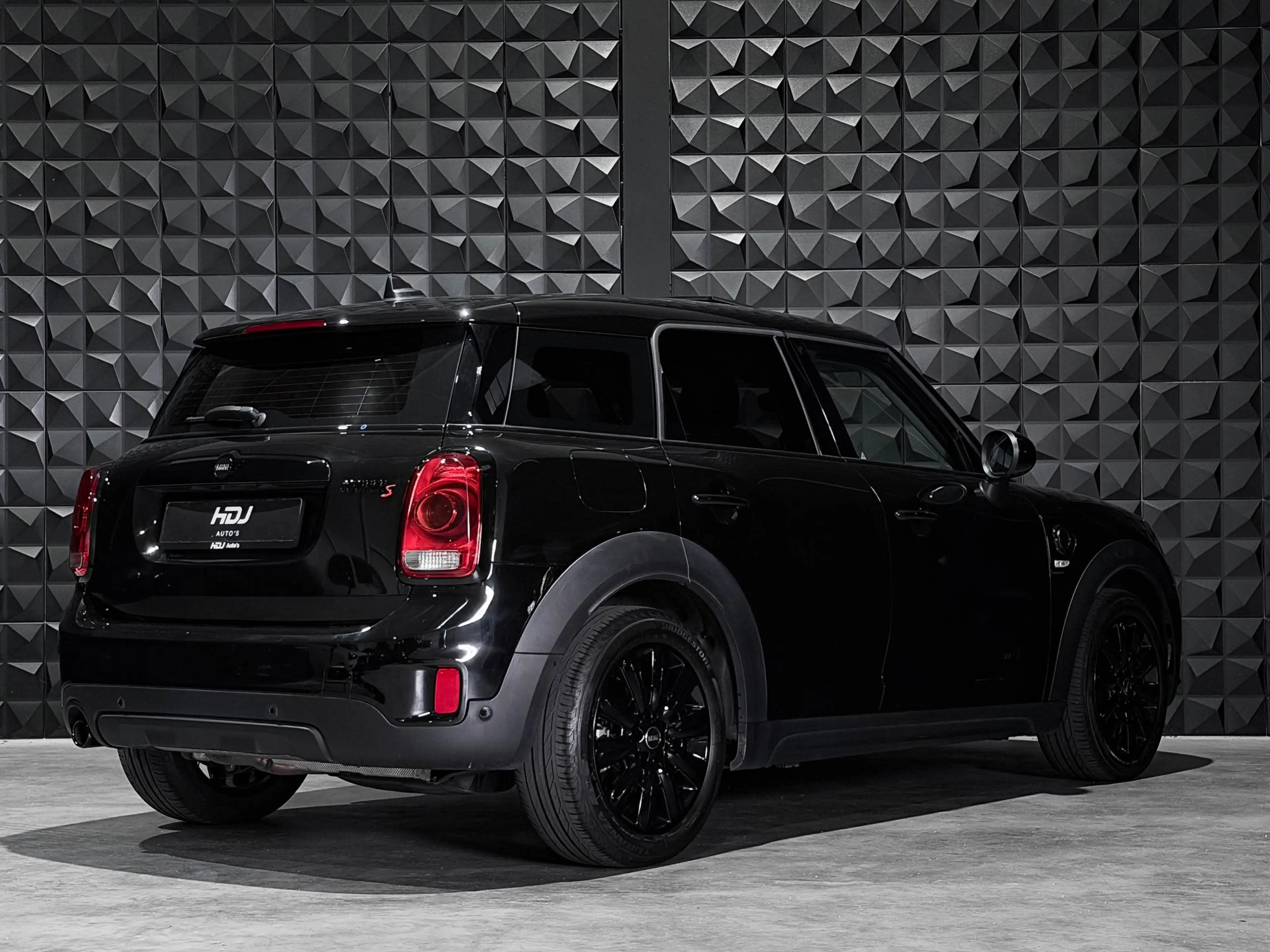 MINI Cooper SE Countryman Mini 1.5 ALL4 Chili | All Black | Pano | 18"| HUD — photo 5