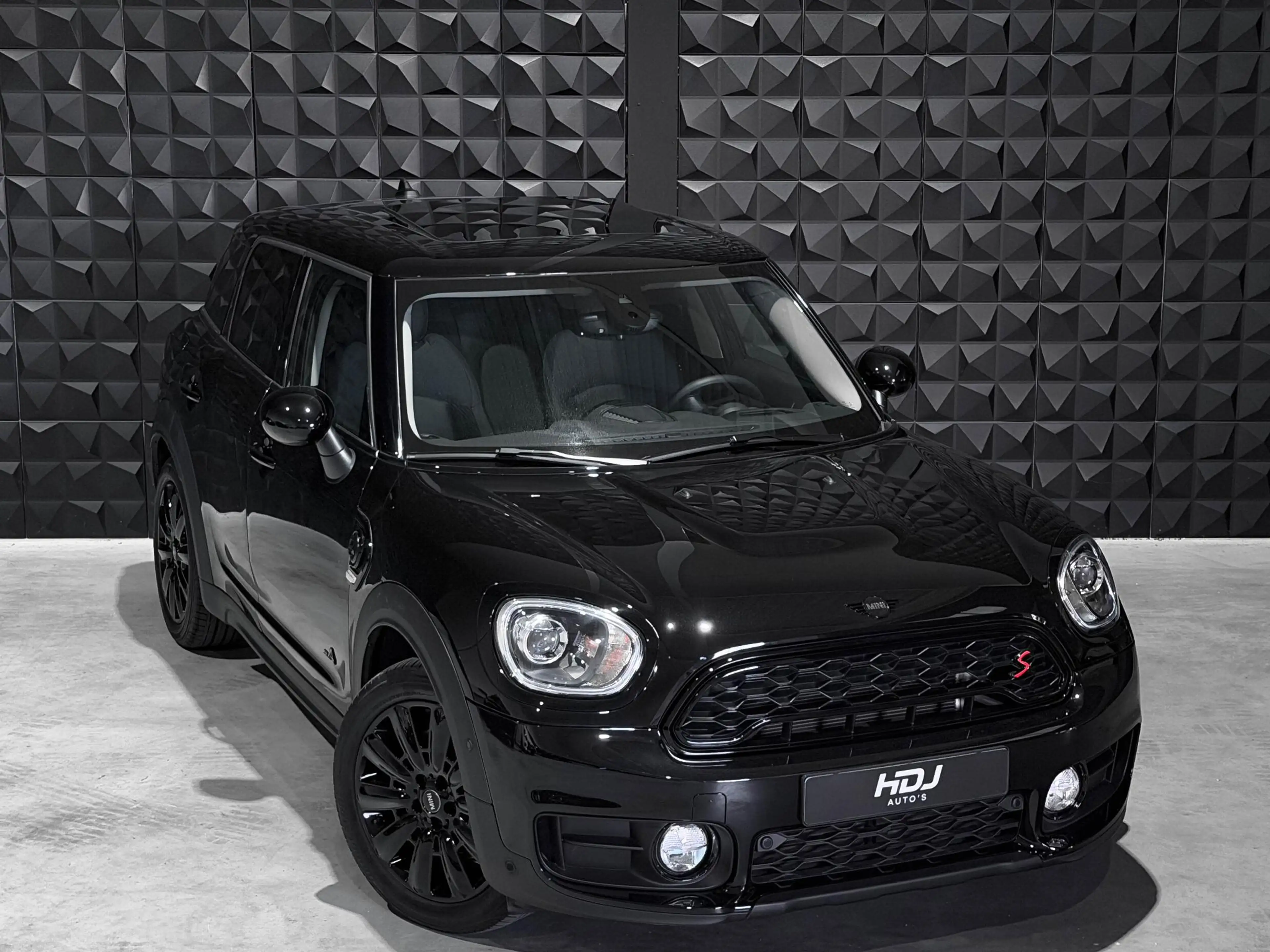 MINI Cooper SE Countryman Mini 1.5 ALL4 Chili | All Black | Pano | 18"| HUD — photo 32