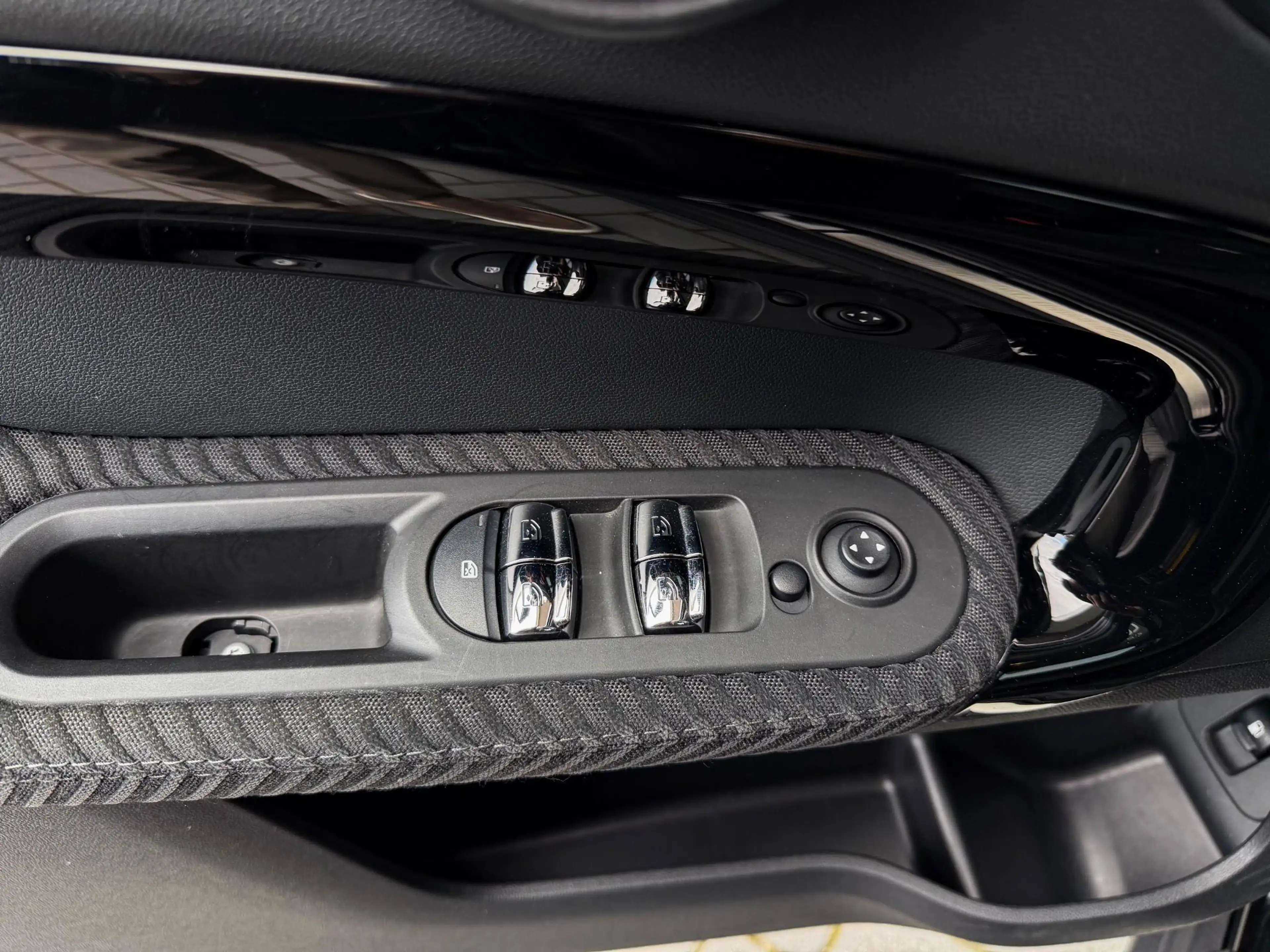 MINI Cooper SE Countryman Mini 1.5 ALL4 Chili | All Black | Pano | 18"| HUD — photo 20