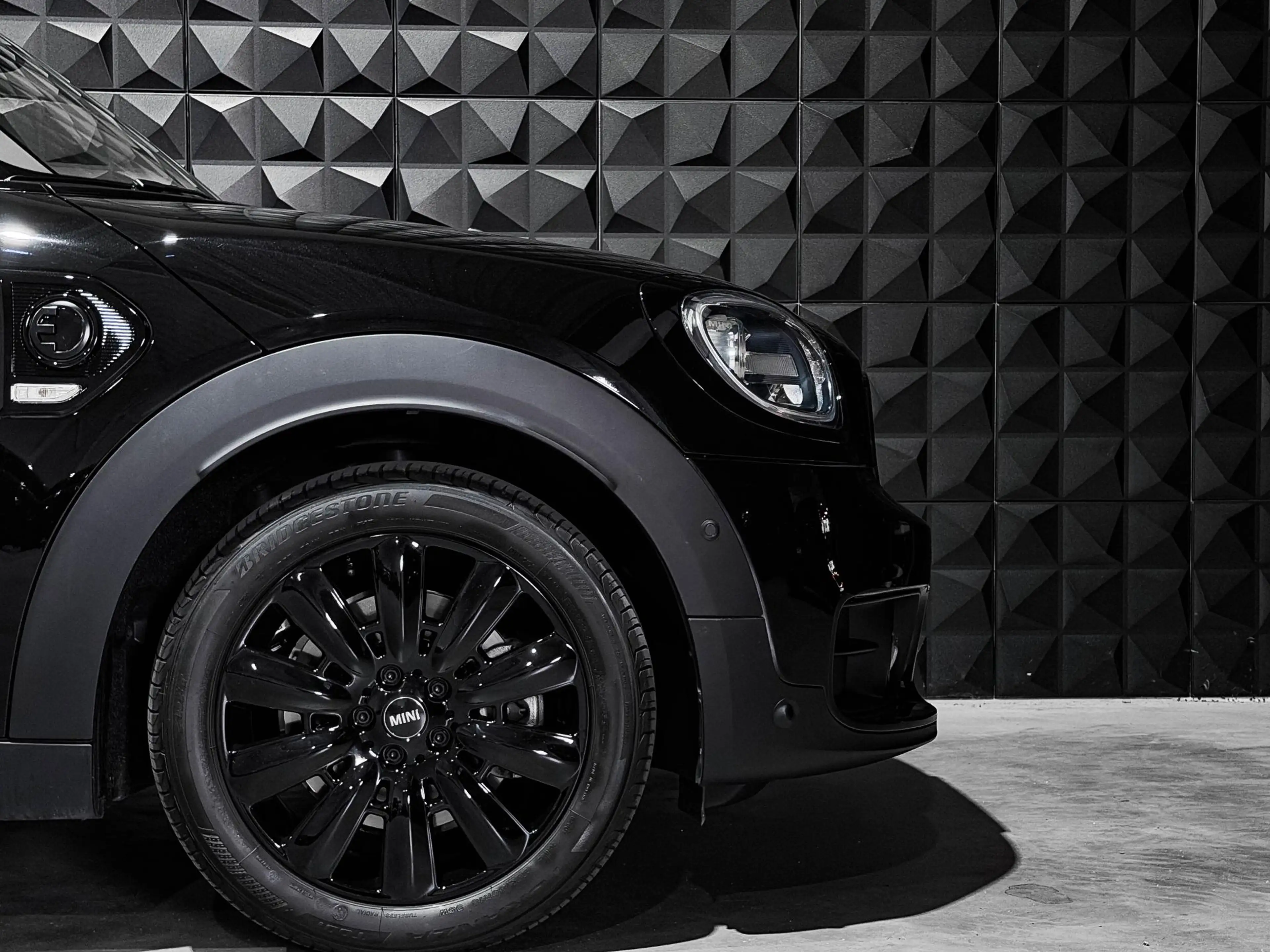MINI Cooper SE Countryman Mini 1.5 ALL4 Chili | All Black | Pano | 18"| HUD — photo 24