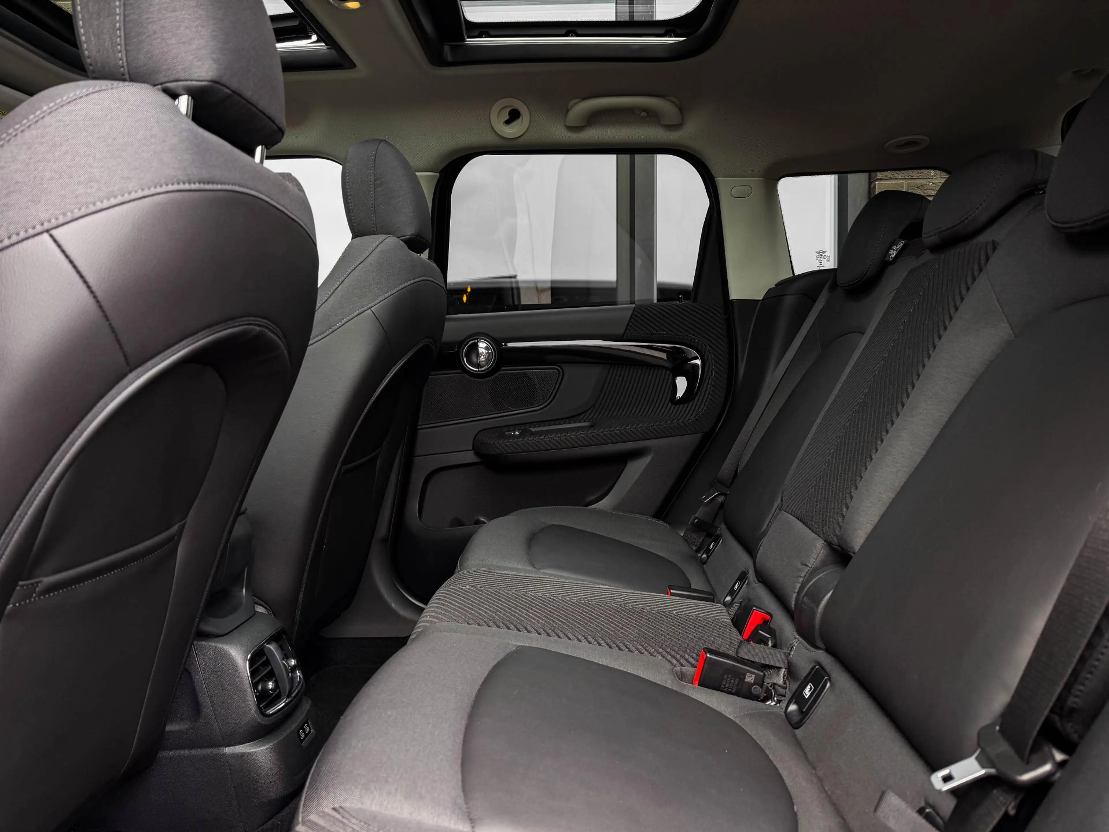 MINI Cooper SE Countryman Mini 1.5 ALL4 Chili | All Black | Pano | 18"| HUD — photo 28