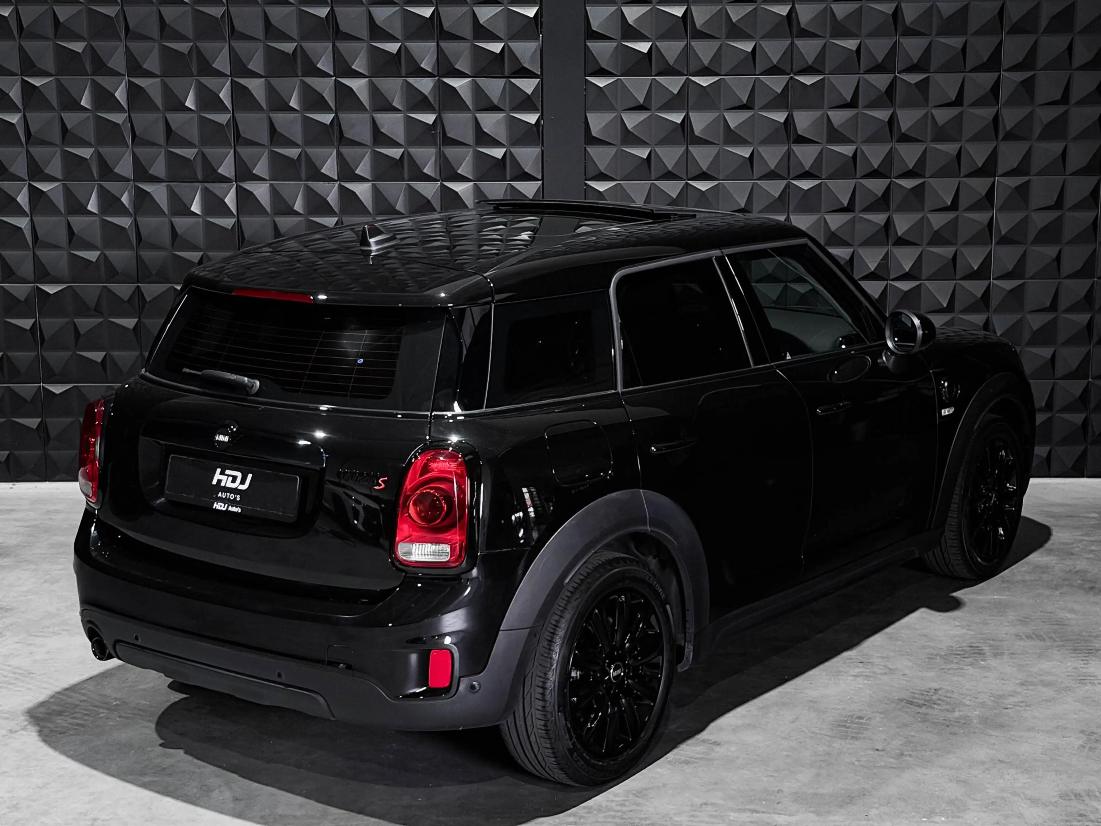 MINI Cooper SE Countryman Mini 1.5 ALL4 Chili | All Black | Pano | 18"| HUD — photo 33