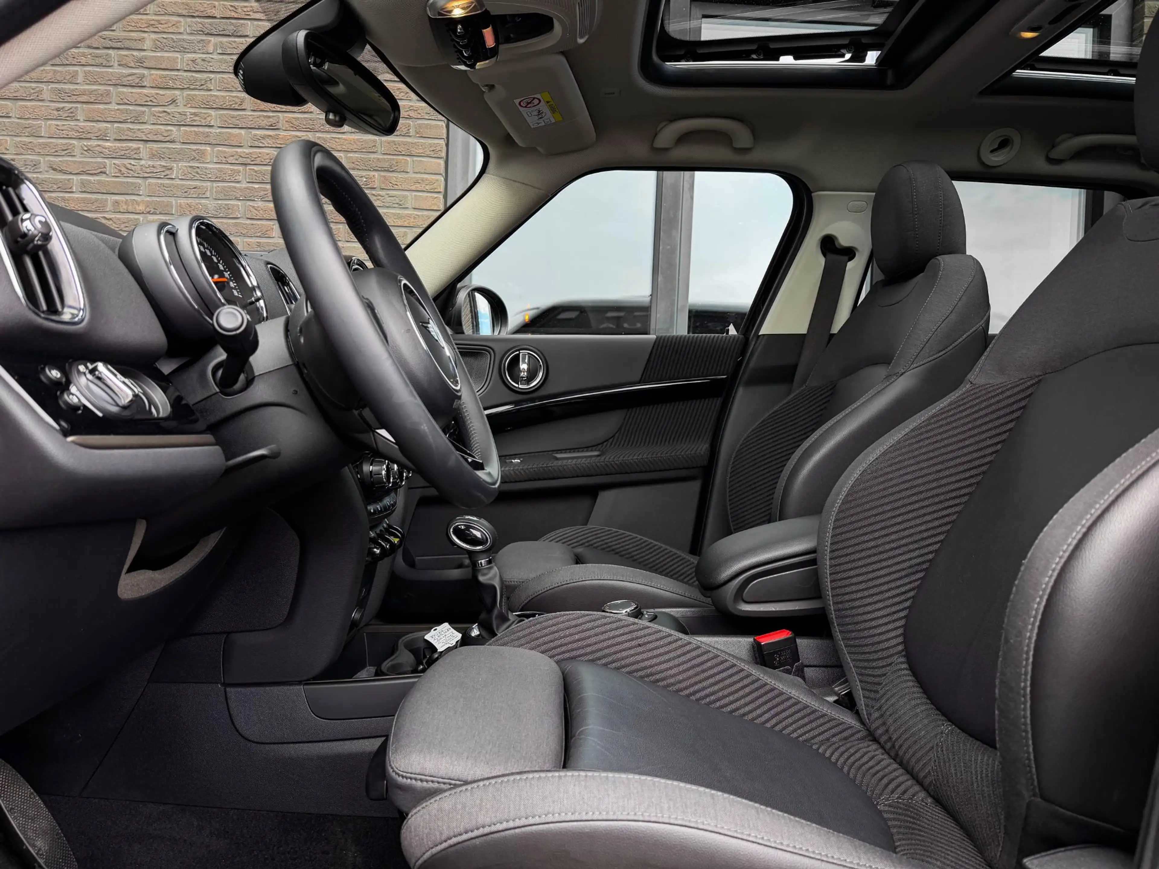 MINI Cooper SE Countryman Mini 1.5 ALL4 Chili | All Black | Pano | 18"| HUD — photo 10
