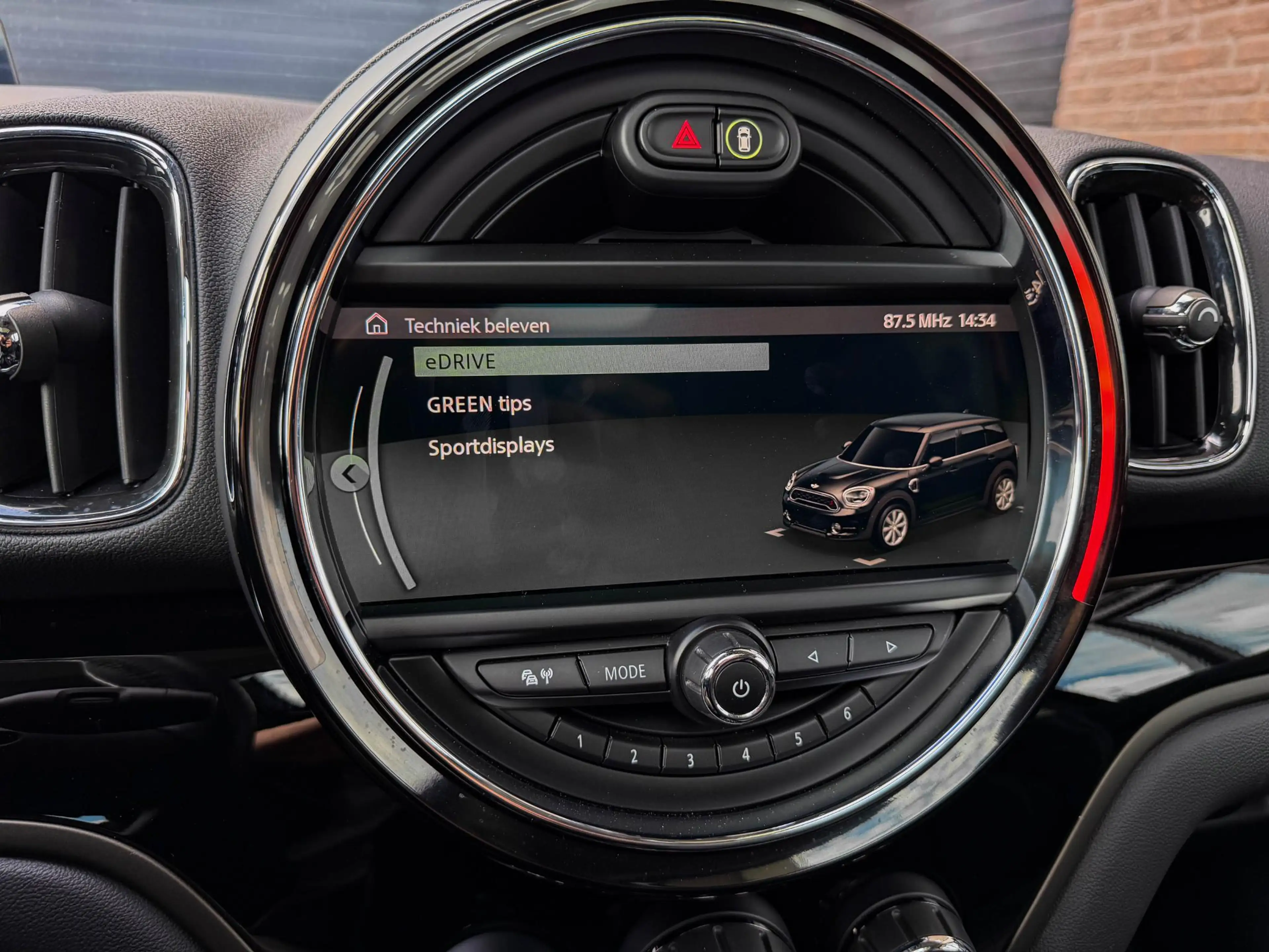 MINI Cooper SE Countryman Mini 1.5 ALL4 Chili | All Black | Pano | 18"| HUD — photo 19