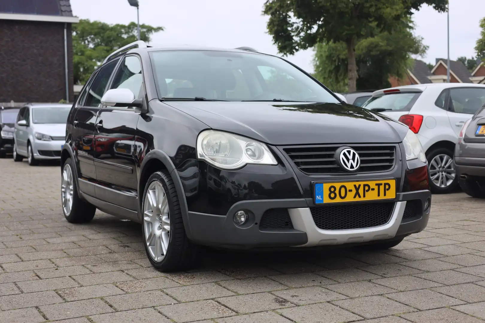 Volkswagen Polo Cross 1.4-16V I AIRCO I TREKHAAK I SCHUIFDAK Zwart - 2